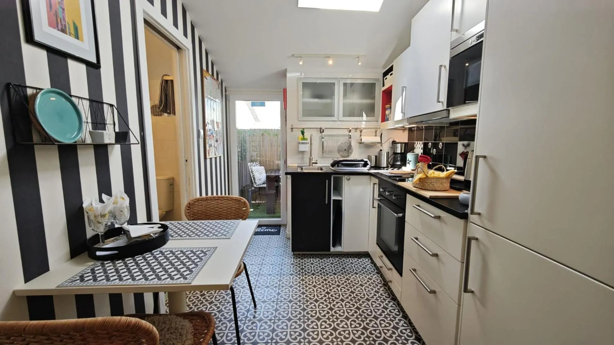 Kitchen or kitchenette in Studios with Mezzanine Rua da Moeda