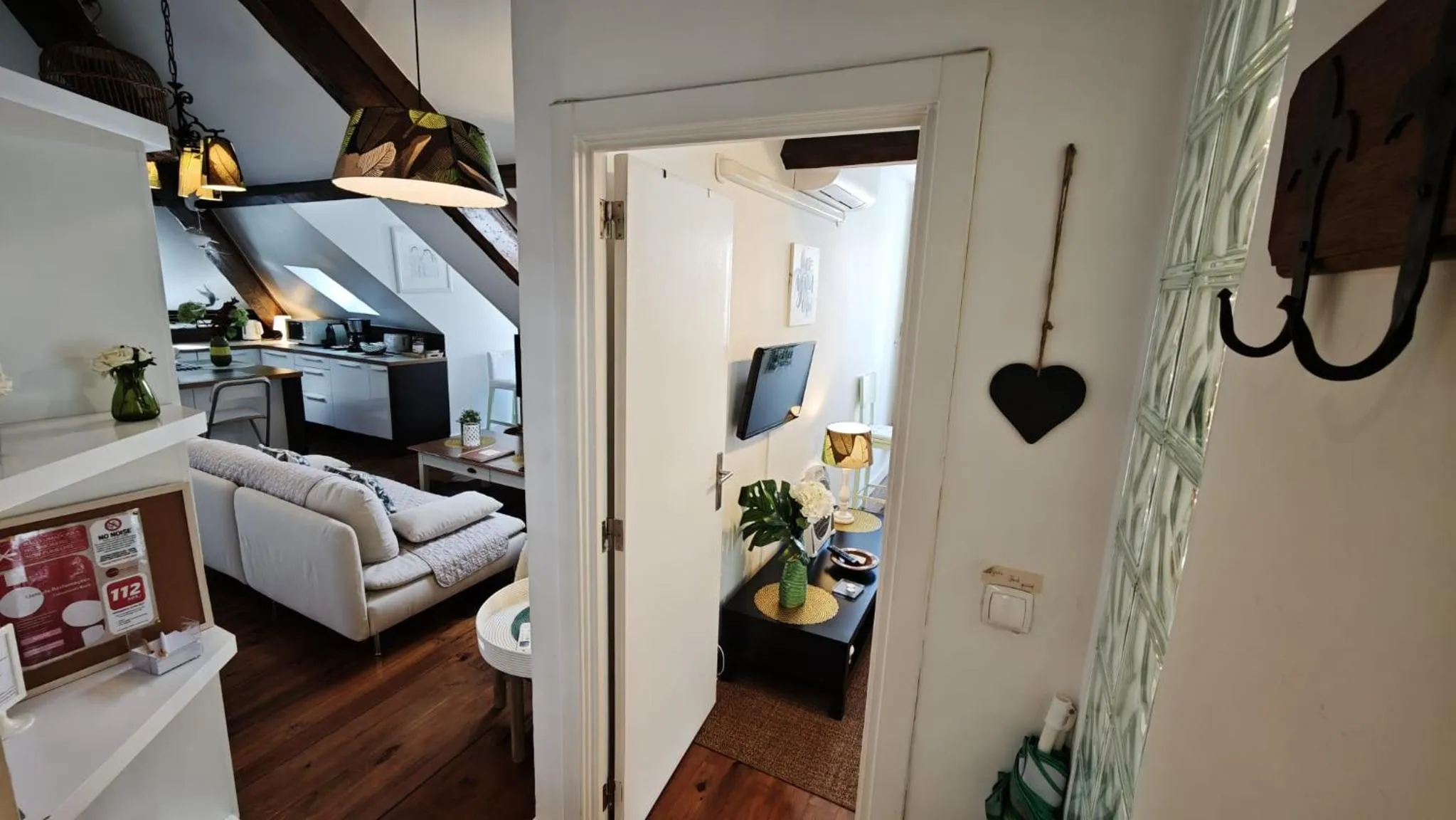 Kitchen or kitchenette, Bed in Studios with Mezzanine Rua da Moeda