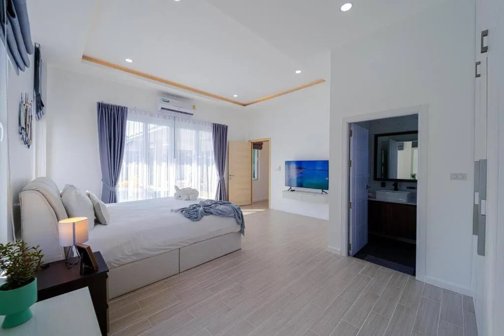 Bed in Private Modern 3 Bedroom Pool Villa! AV1