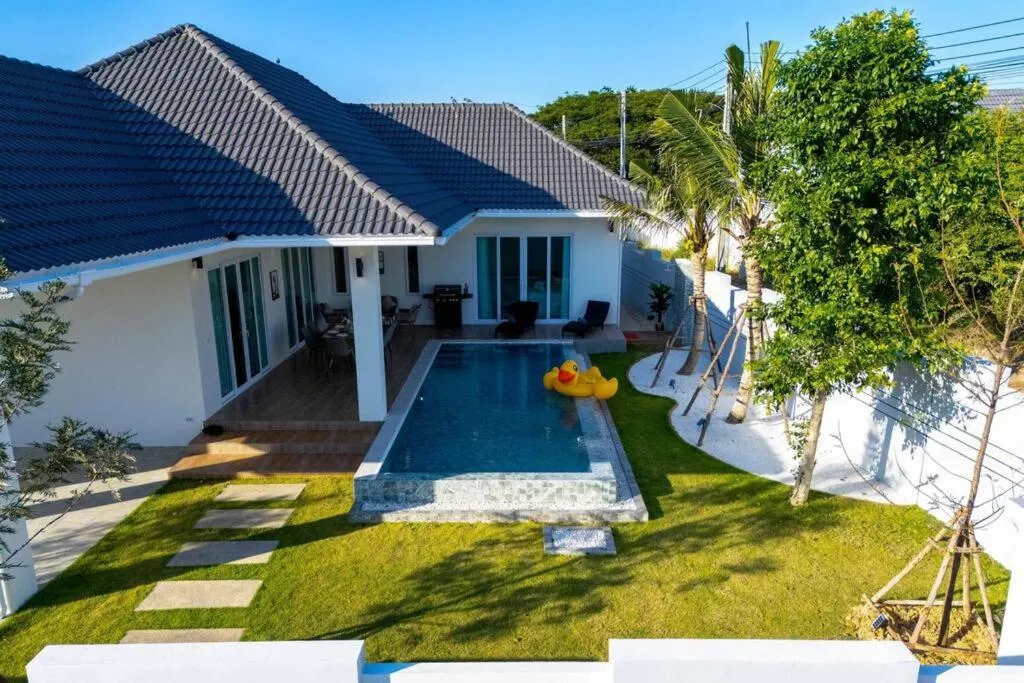 Private Modern 3 Bedroom Pool Villa! AV1