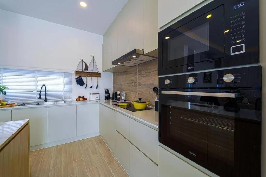 Private Modern 3 Bedroom Pool Villa! AV1