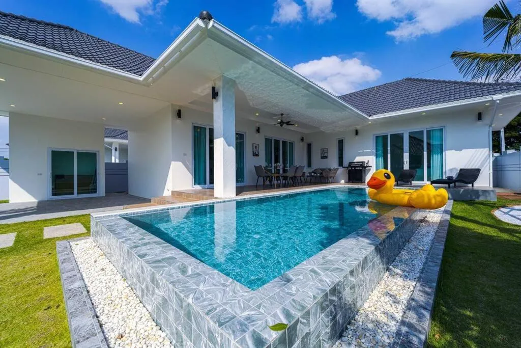 Private Modern 3 Bedroom Pool Villa! AV1