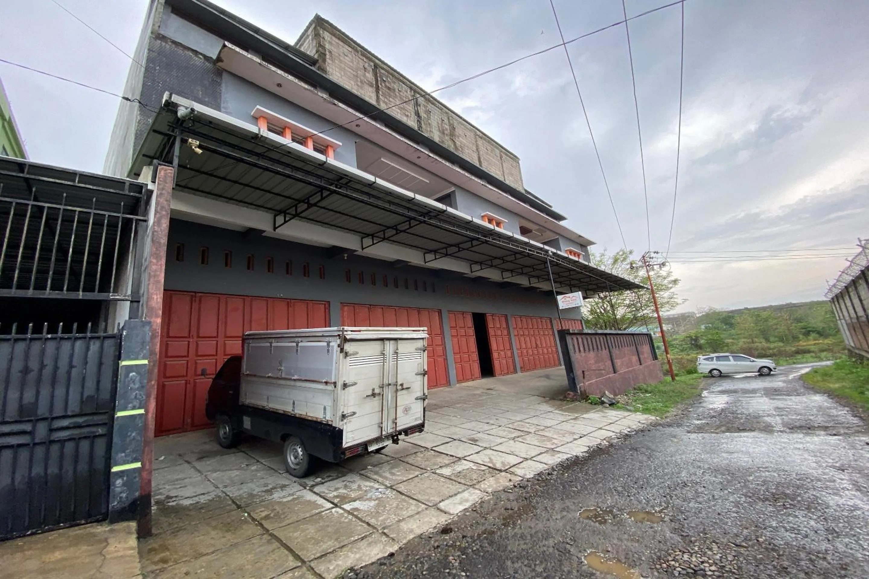 Facade/entrance in Hotel O Kost Nian Syariah Near SPBU Pertamina 74.91657 Mattirotasi Sidrap