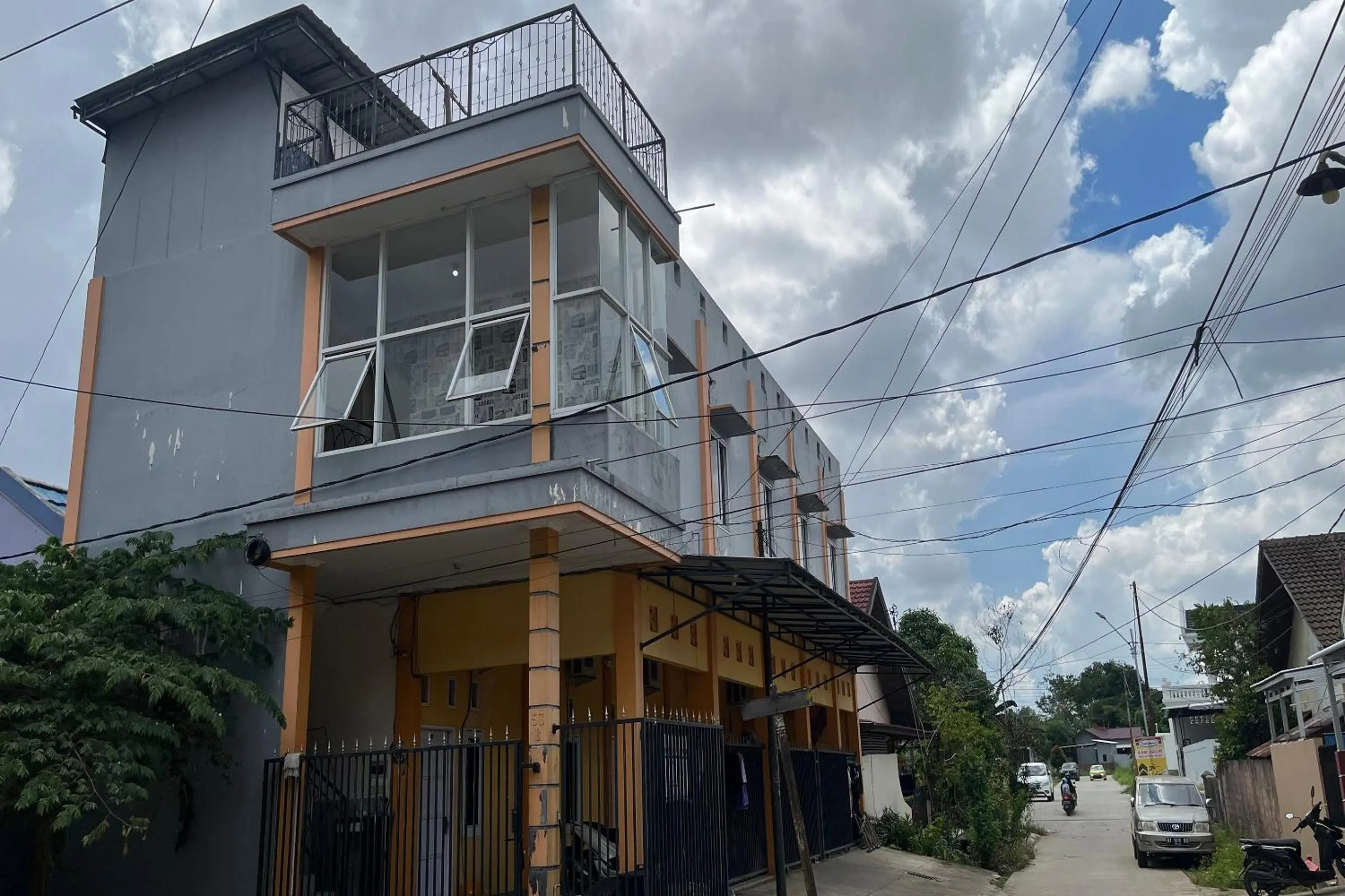 Facade/entrance in Hotel O Guest House Zidan 21