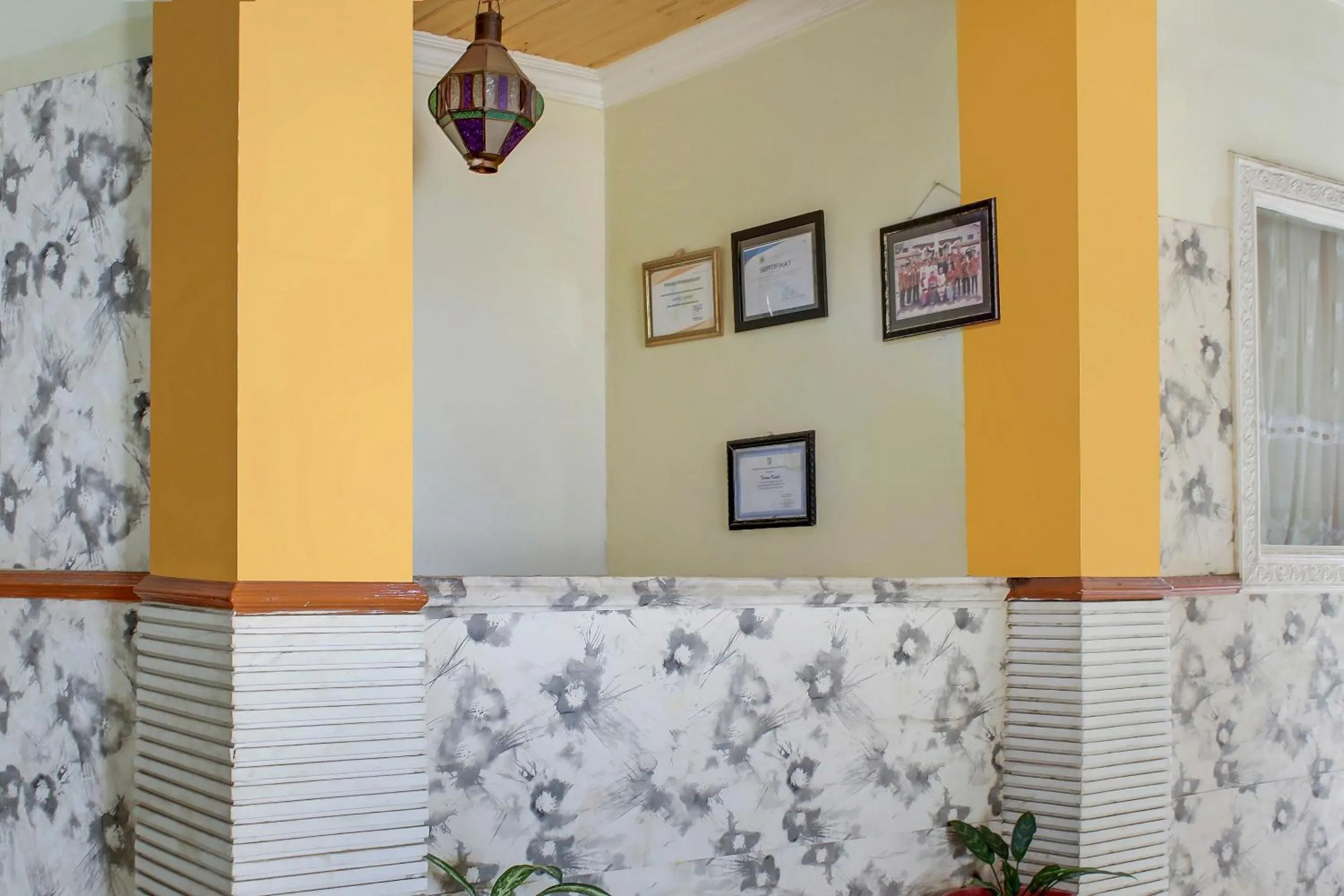 Lobby or reception in Hotel O Wisma Flamboyan NearTaman Makam Pahlawan