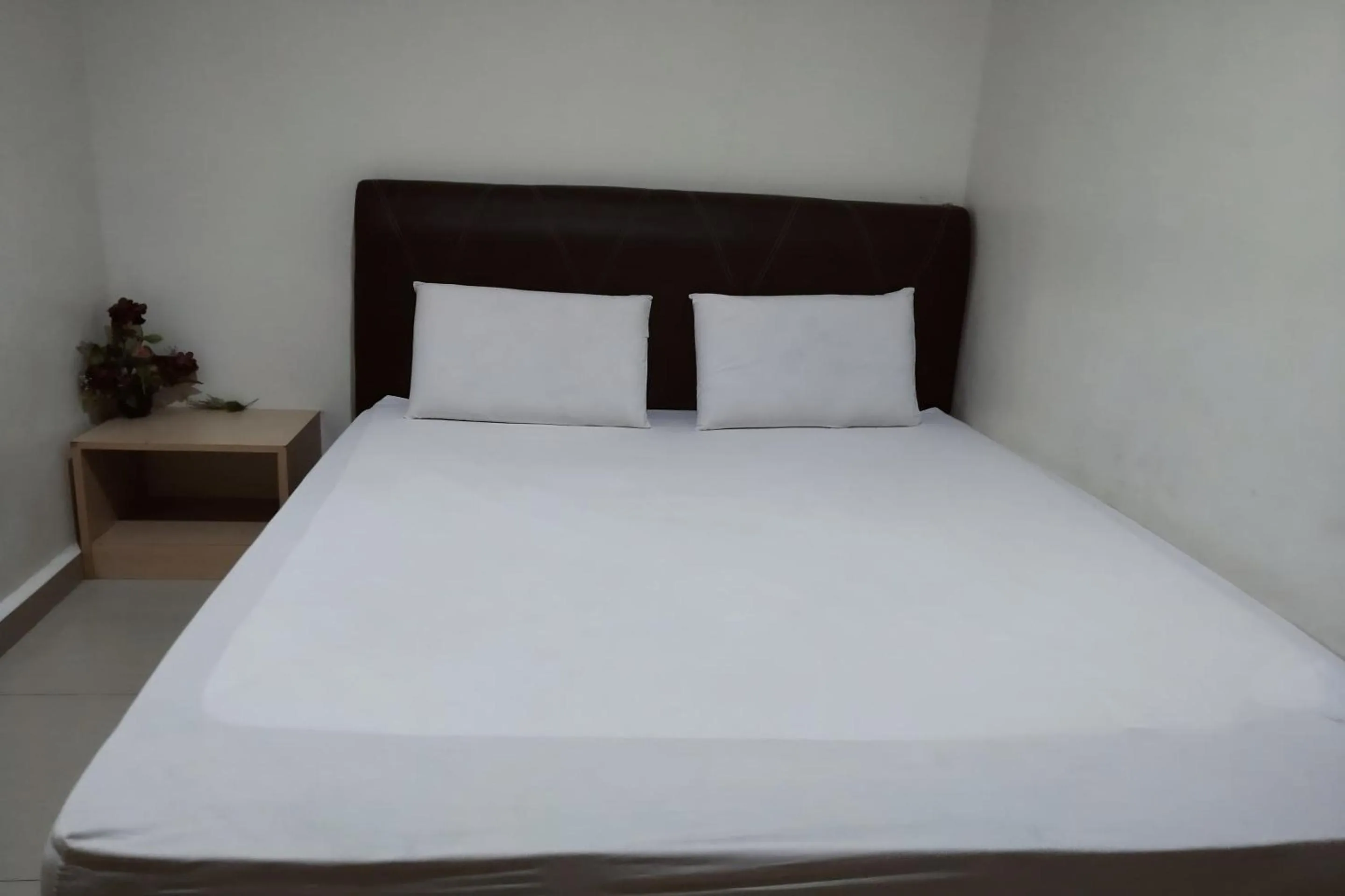 Bedroom, Bed in Hotel O Pondok Almirah