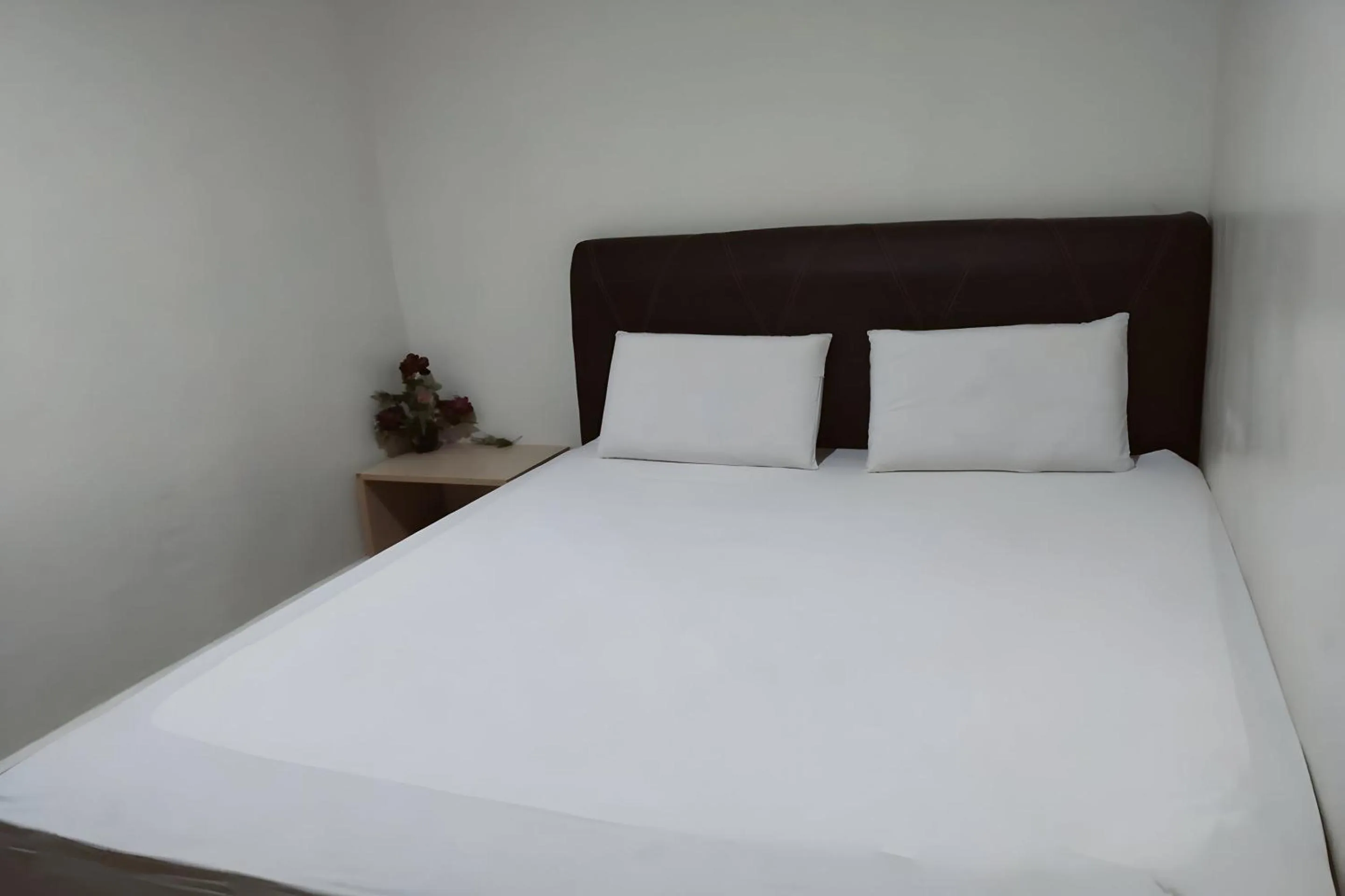 Bedroom, Bed in Hotel O Pondok Almirah