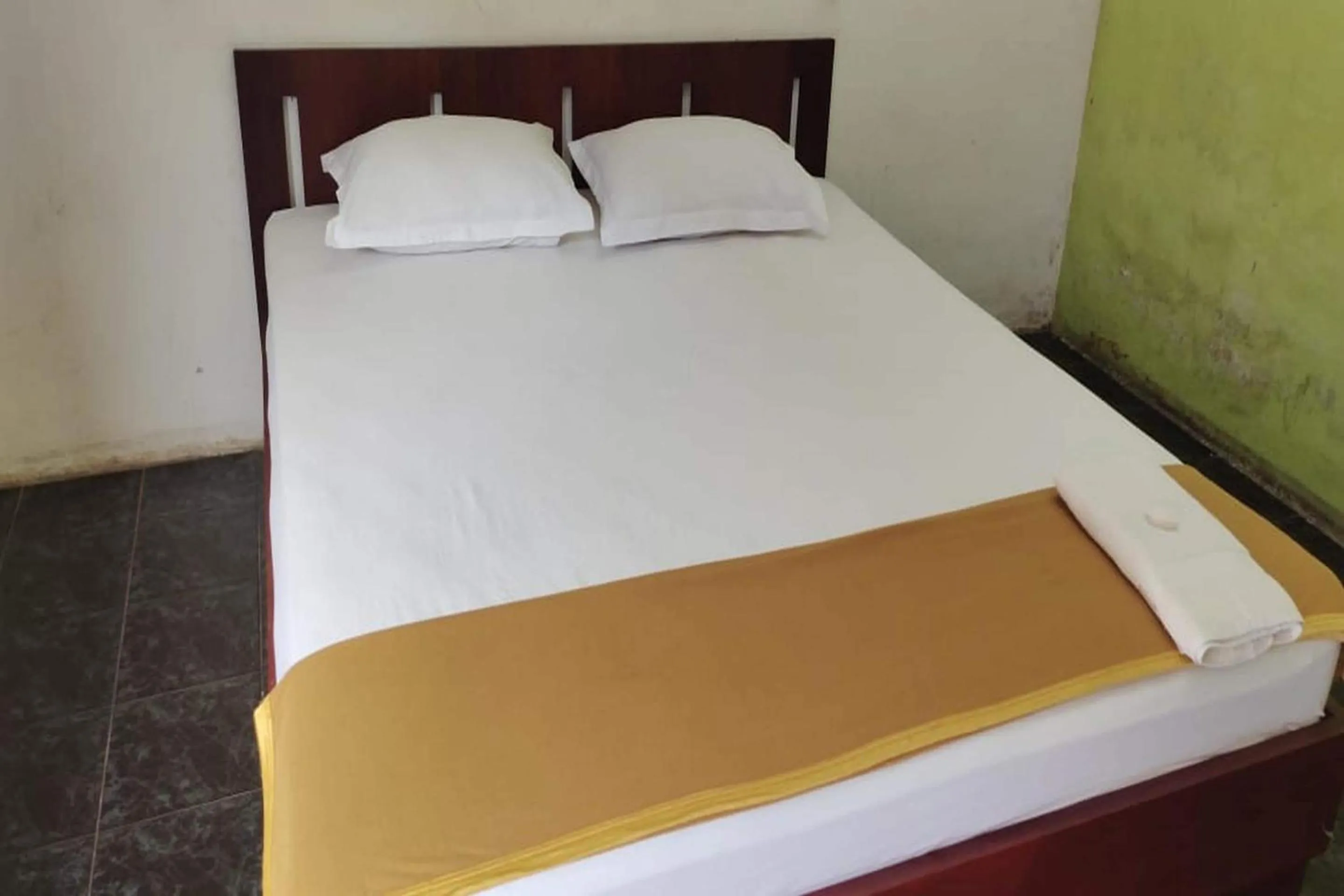 Bedroom, Bed in Hotel O Wisma Haji BunbunNearYani Heahlerr