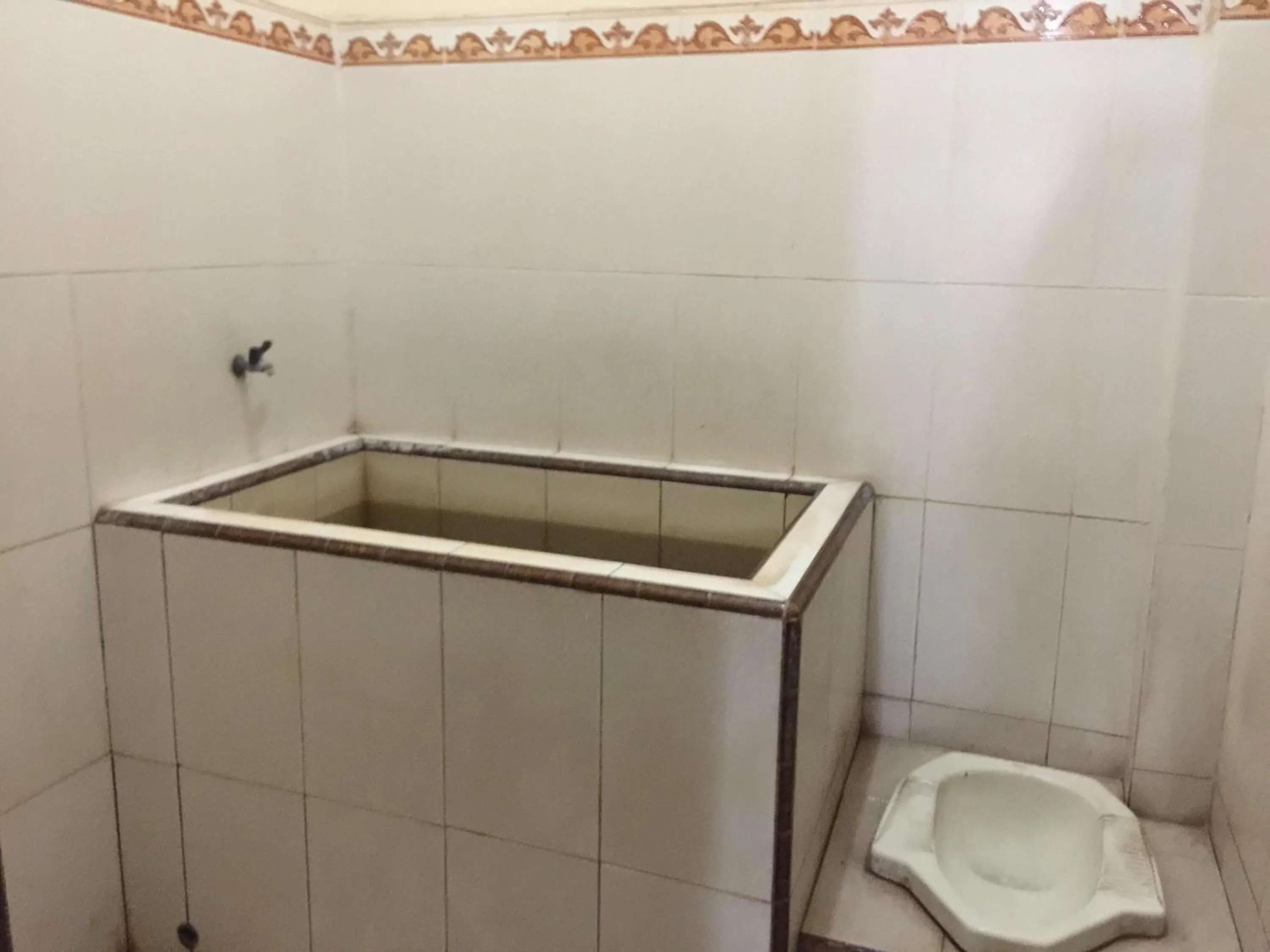 Bathroom in Hotel O Homestay Puri Indah SyariahNearBandara Internasional Juanda