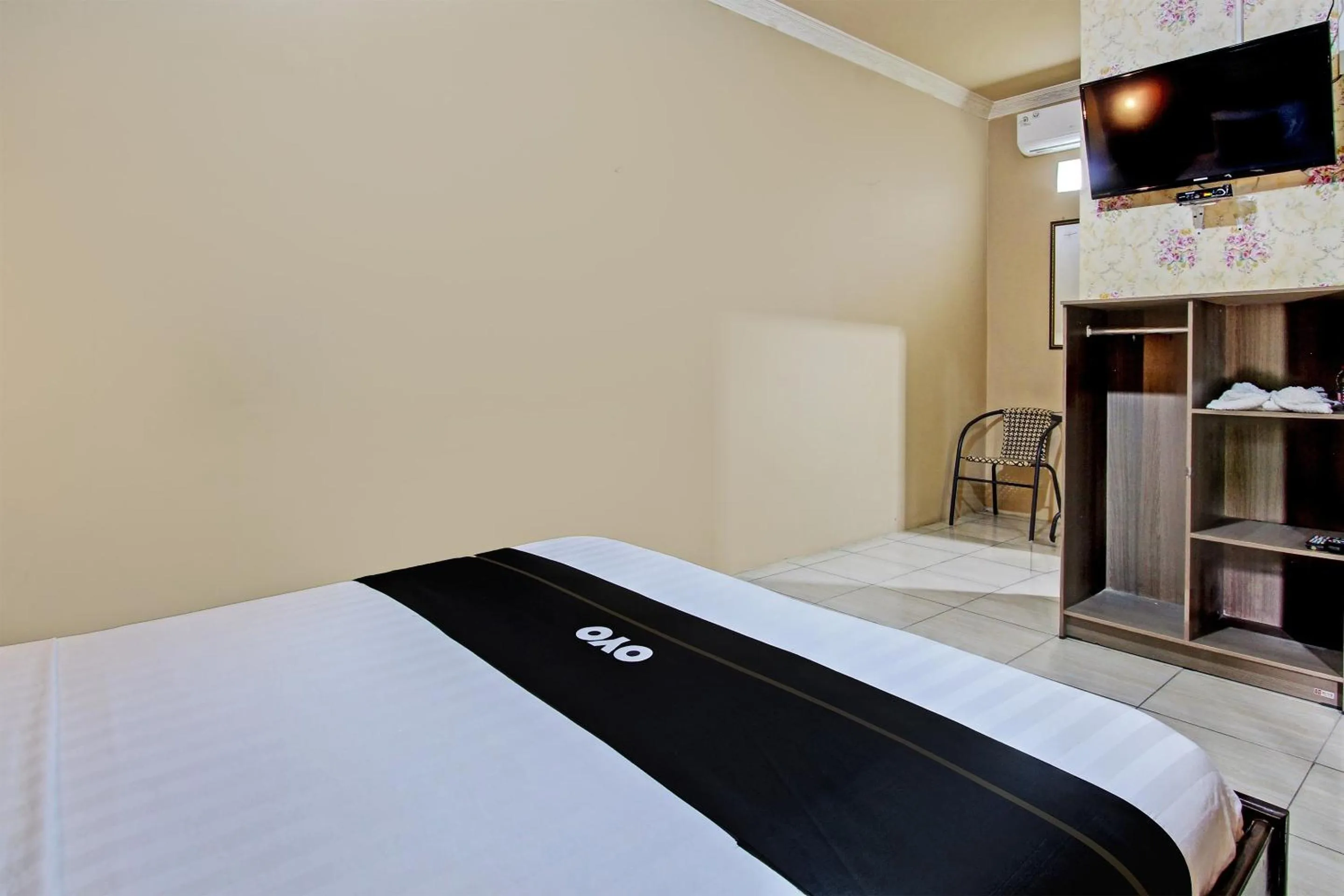 Bedroom in Capital O 93533 Griya Denok