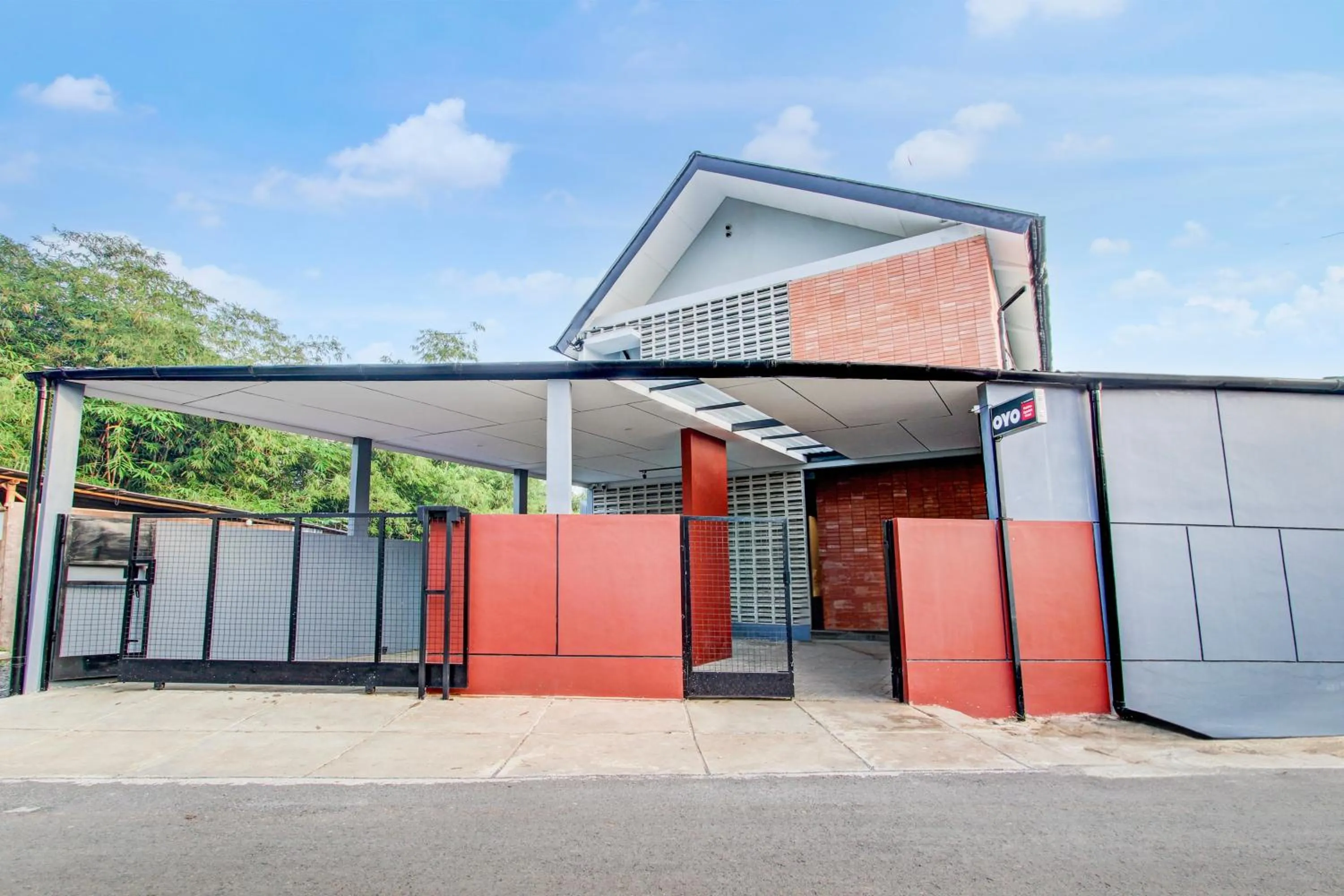 Facade/entrance in Hotel O Rubina Syariah Hotel