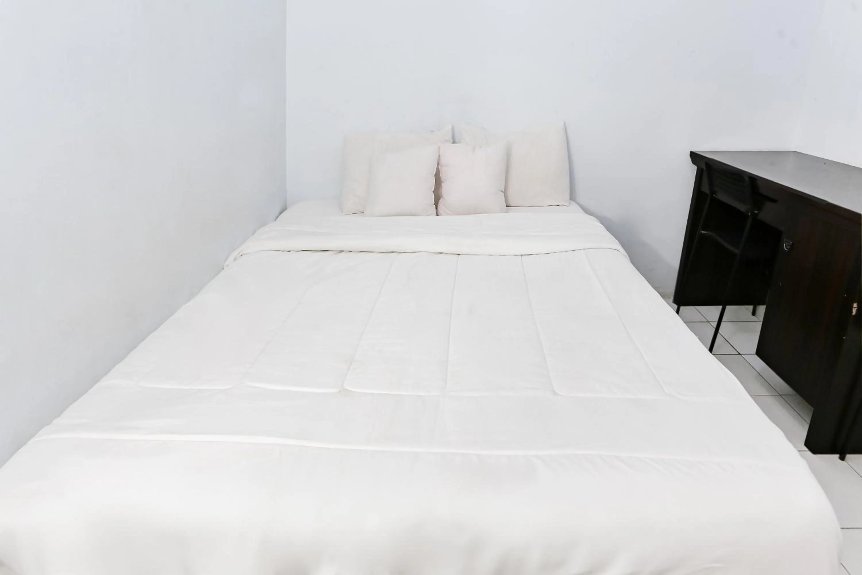 Bedroom in SPOT ON 93515 Pulo Gebang Guest House