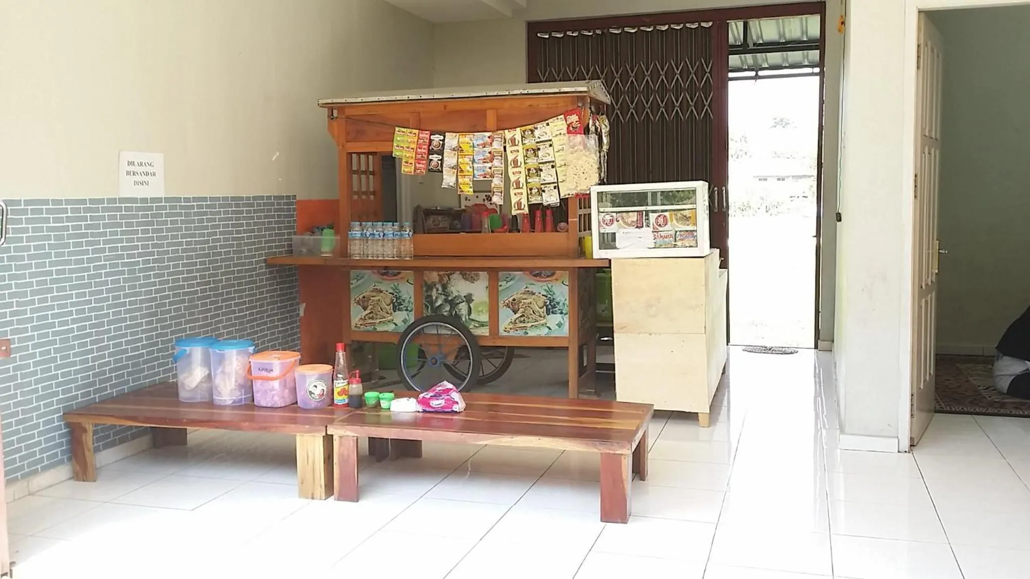 Lobby or reception in Hotel O Sawang Sana Motel Syariah Near SMAN 1 Sangkapura