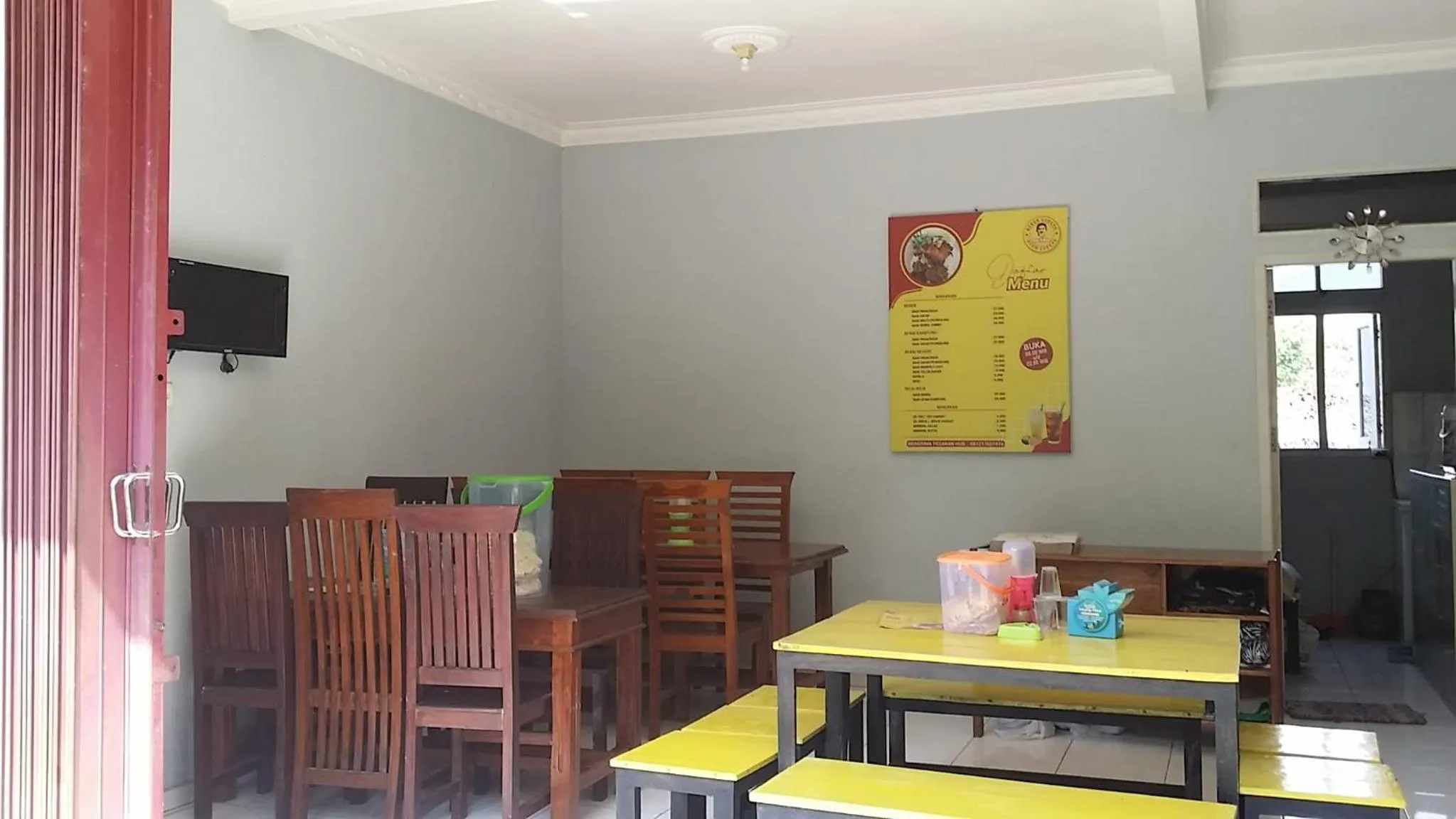 Lobby or reception in Hotel O Sawang Sana Motel Syariah Near SMAN 1 Sangkapura