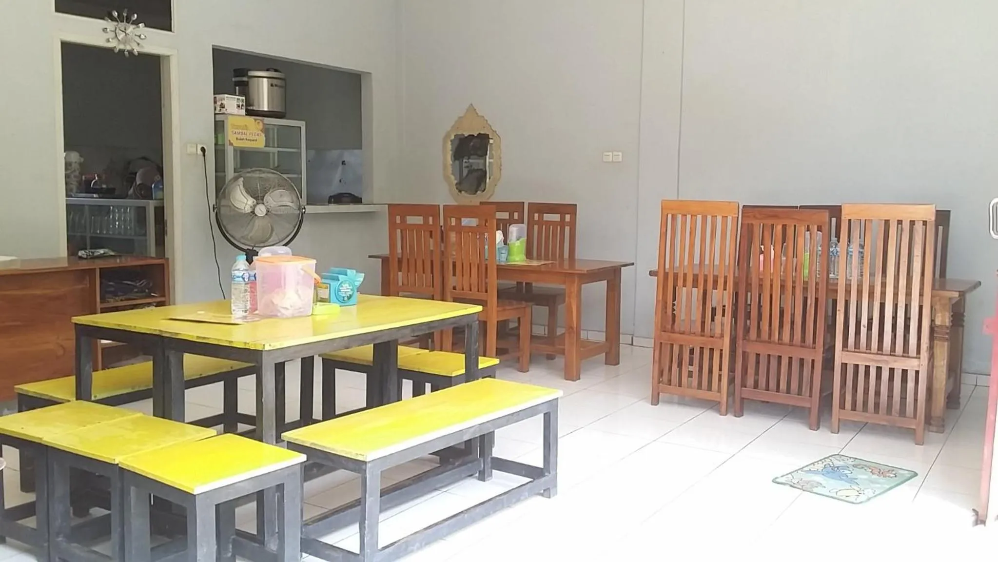 Lobby or reception in Hotel O Sawang Sana Motel Syariah Near SMAN 1 Sangkapura