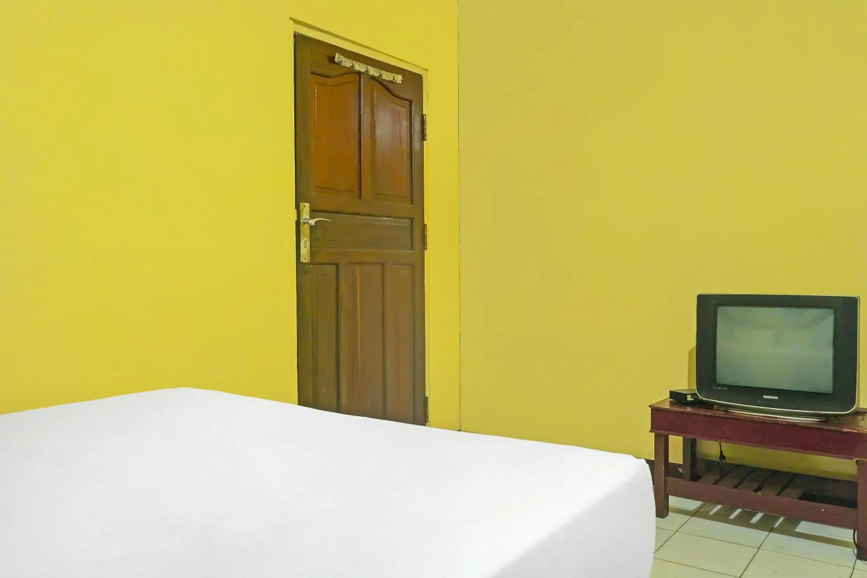 Bedroom, Bed in Hotel O Penginapan Laras PaminggirNearPesona Alam Seafood Pink Mira