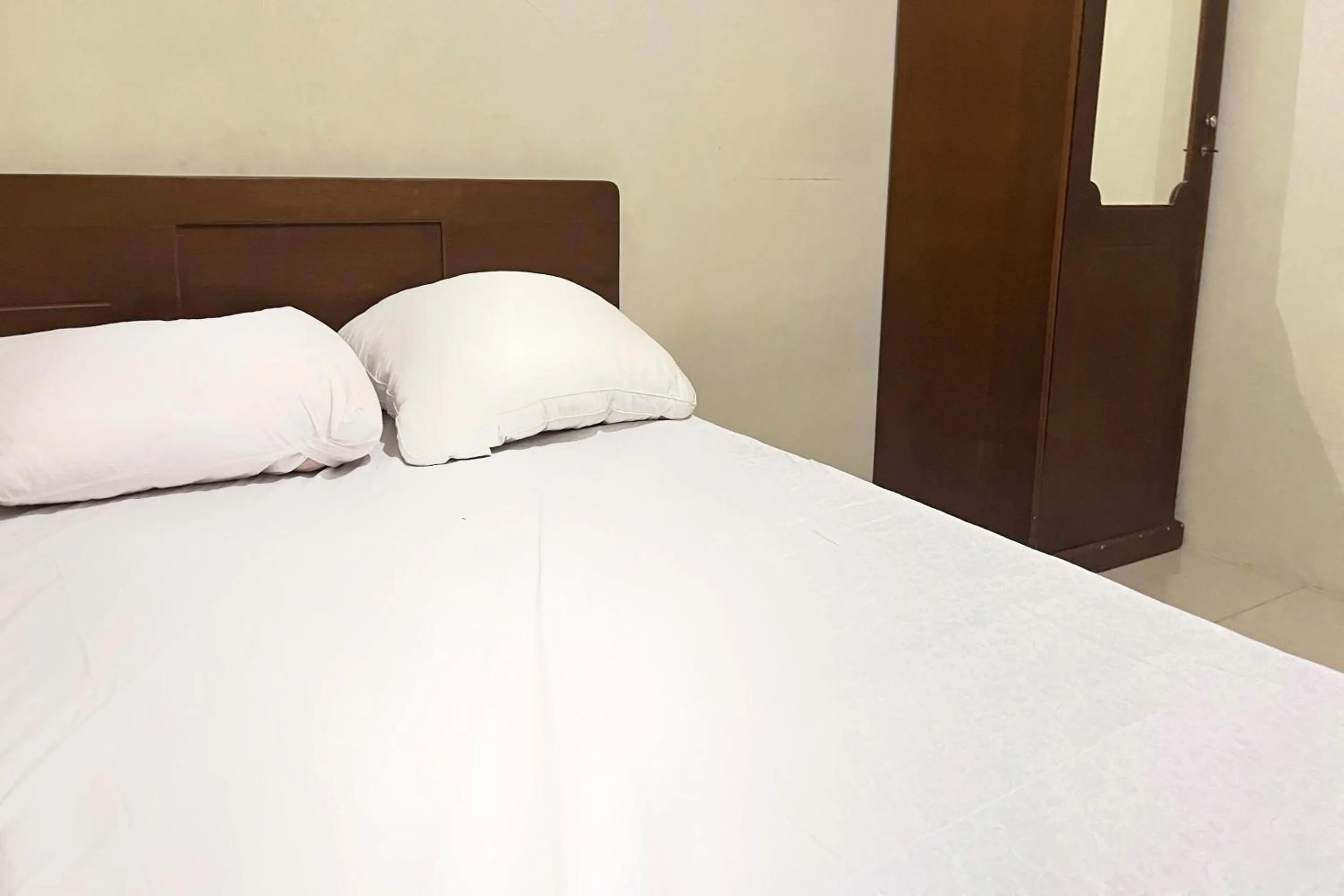 Bedroom, Bed in Hotel O Penginapan Laras PaminggirNearPesona Alam Seafood Pink Mira