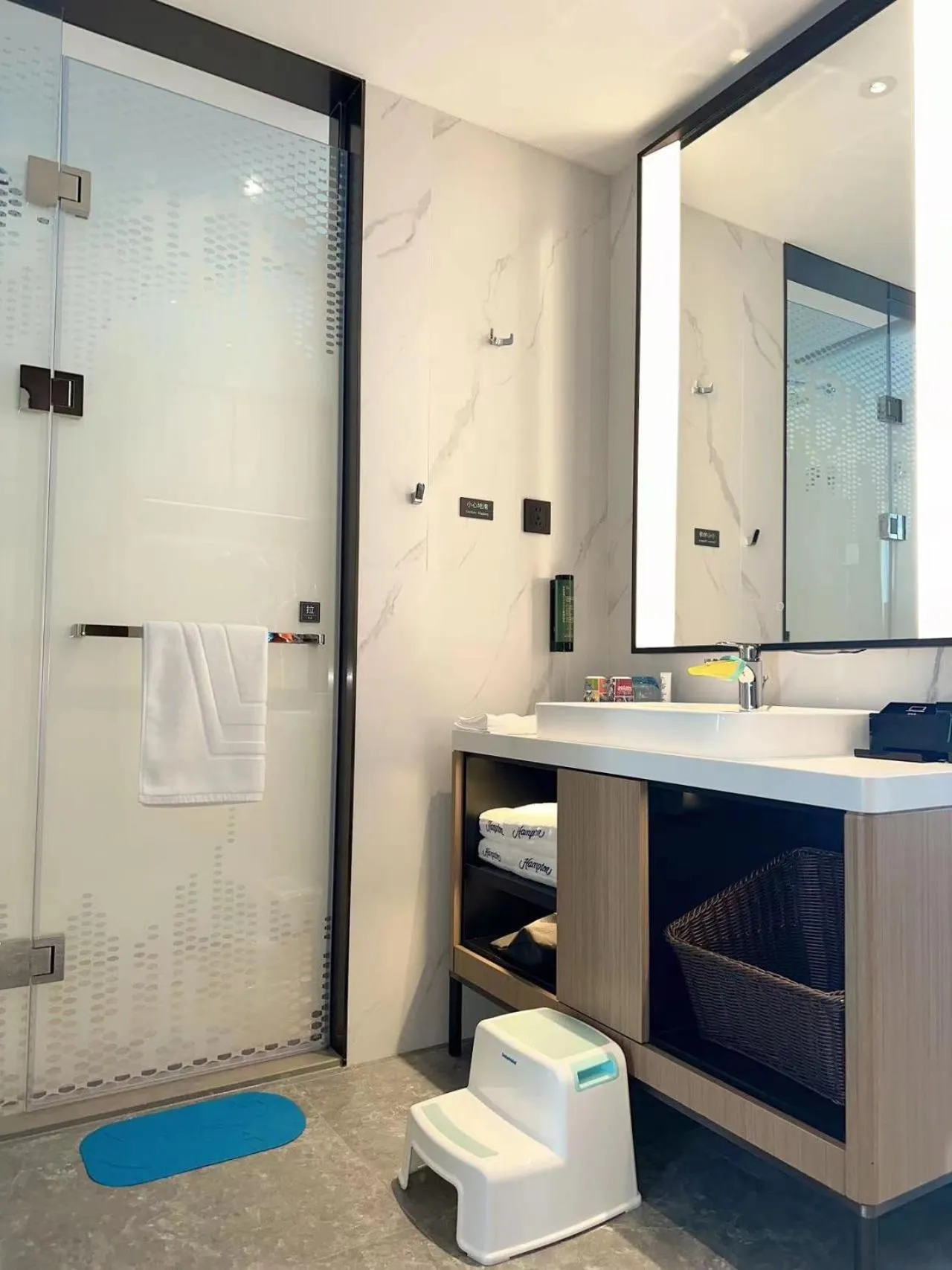 Bathroom in Hampton by Hilton Guangzhou Renhe Baiyun Airport-Free Shuttle Bus During The Canton Fair