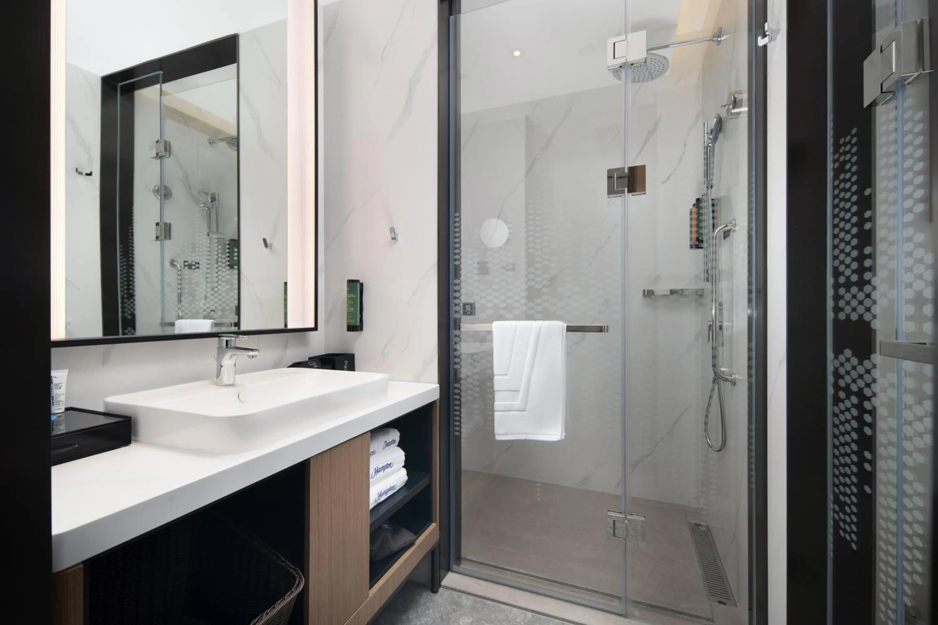 Bathroom in Hampton by Hilton Guangzhou Renhe Baiyun Airport-Free Shuttle Bus During The Canton Fair