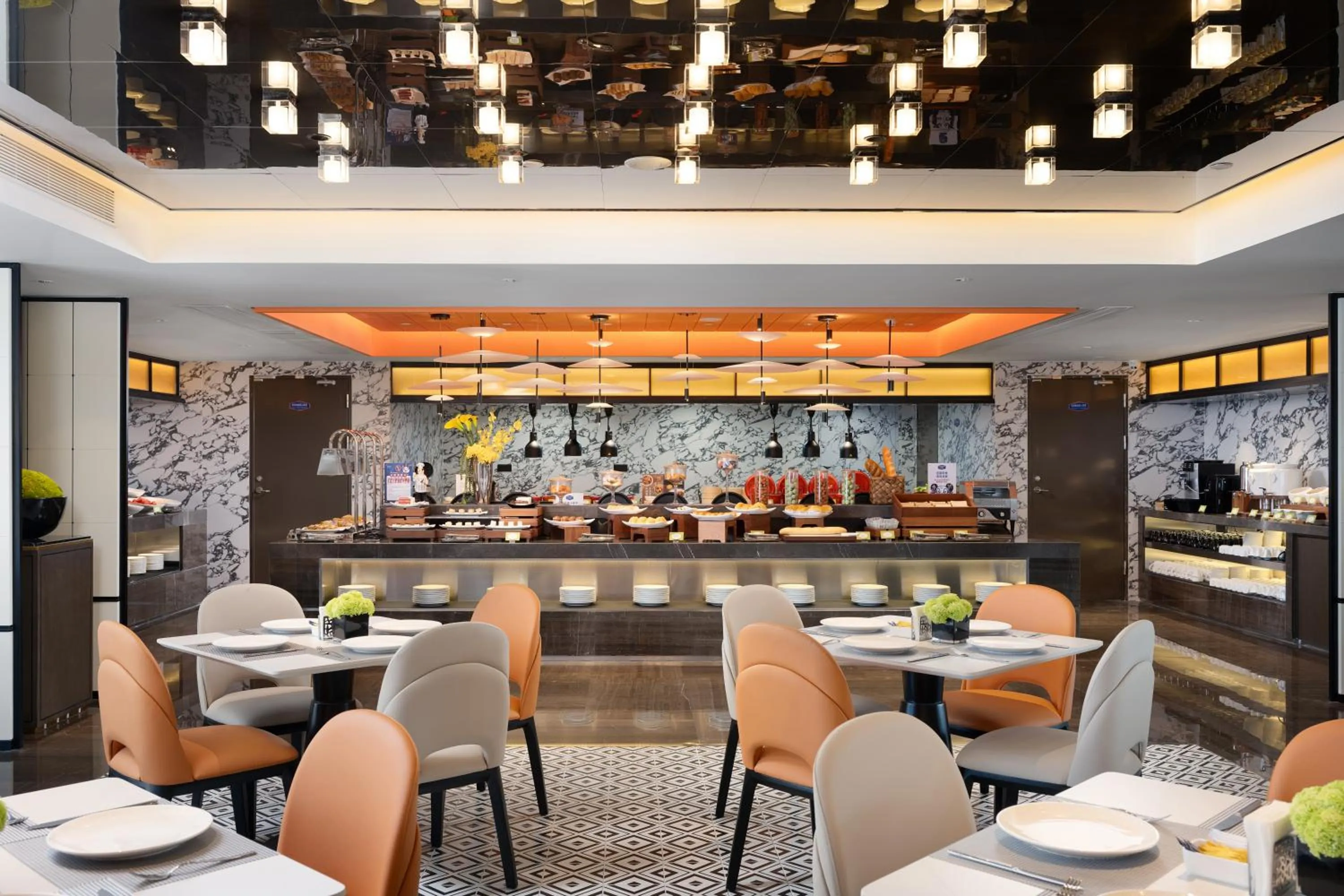 Restaurant/places to eat in Hampton by Hilton Guangzhou Renhe Baiyun Airport-Free Shuttle Bus During The Canton Fair