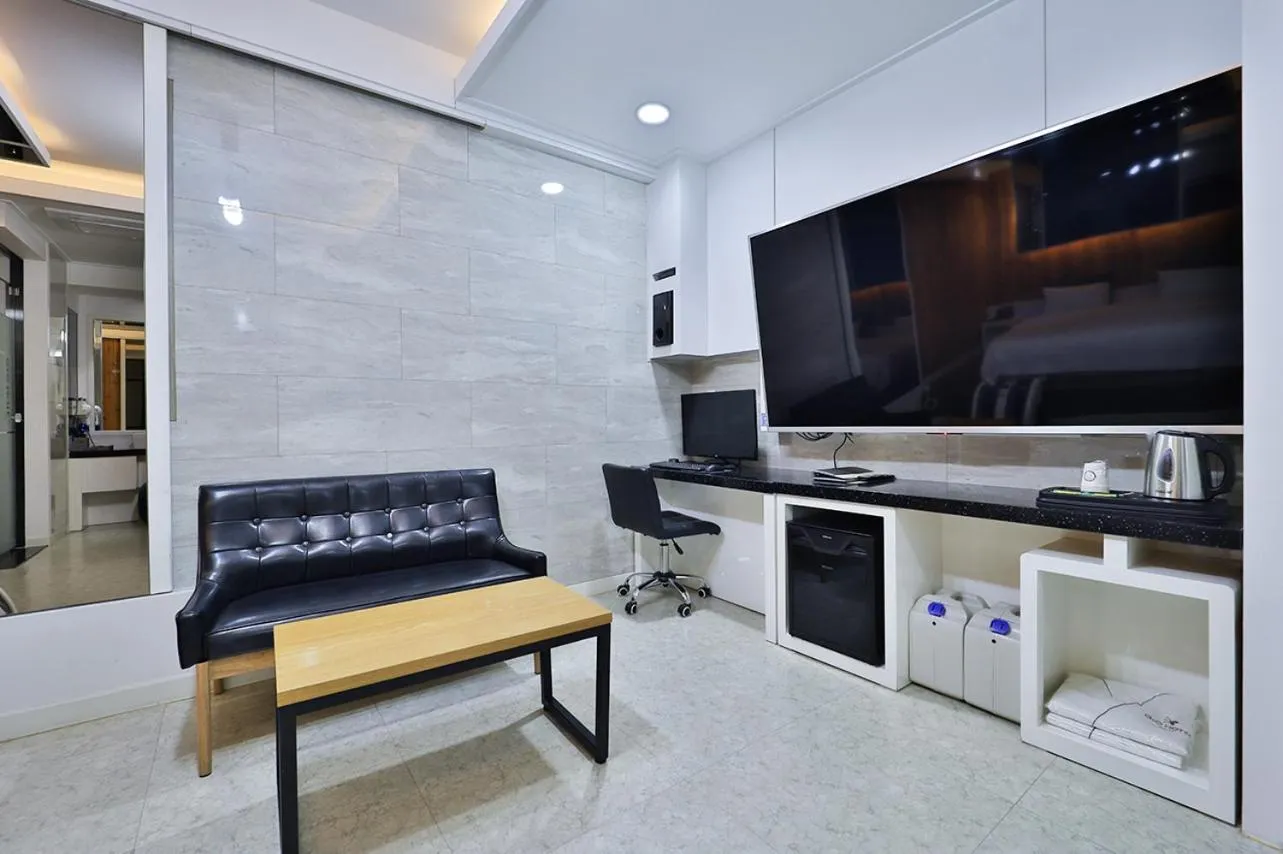 TV and multimedia in G&G Hotel