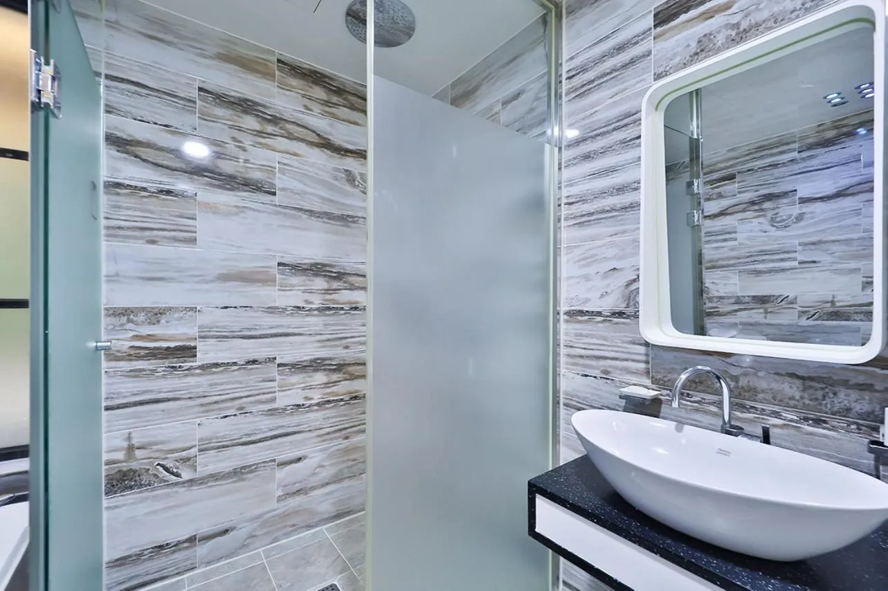 Bathroom in G&G Hotel