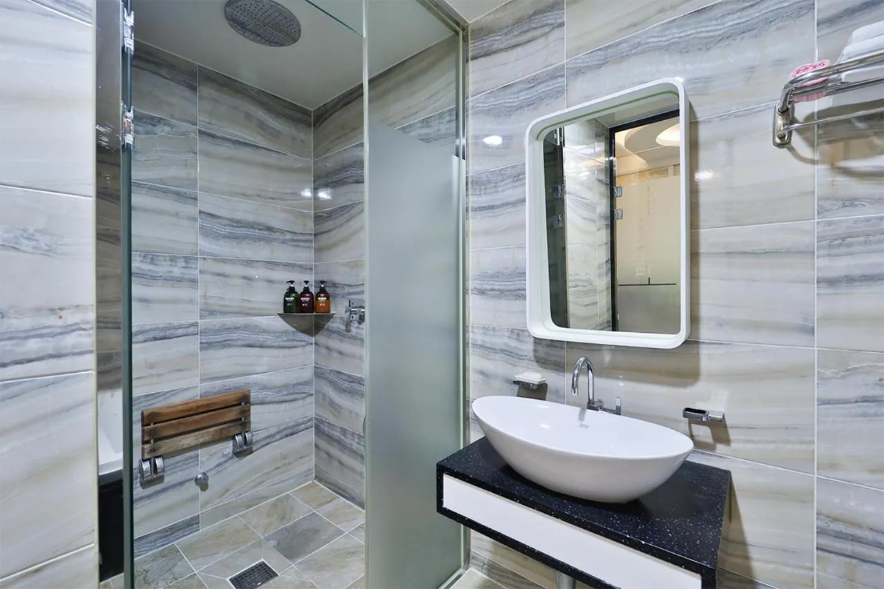 Bathroom in G&G Hotel