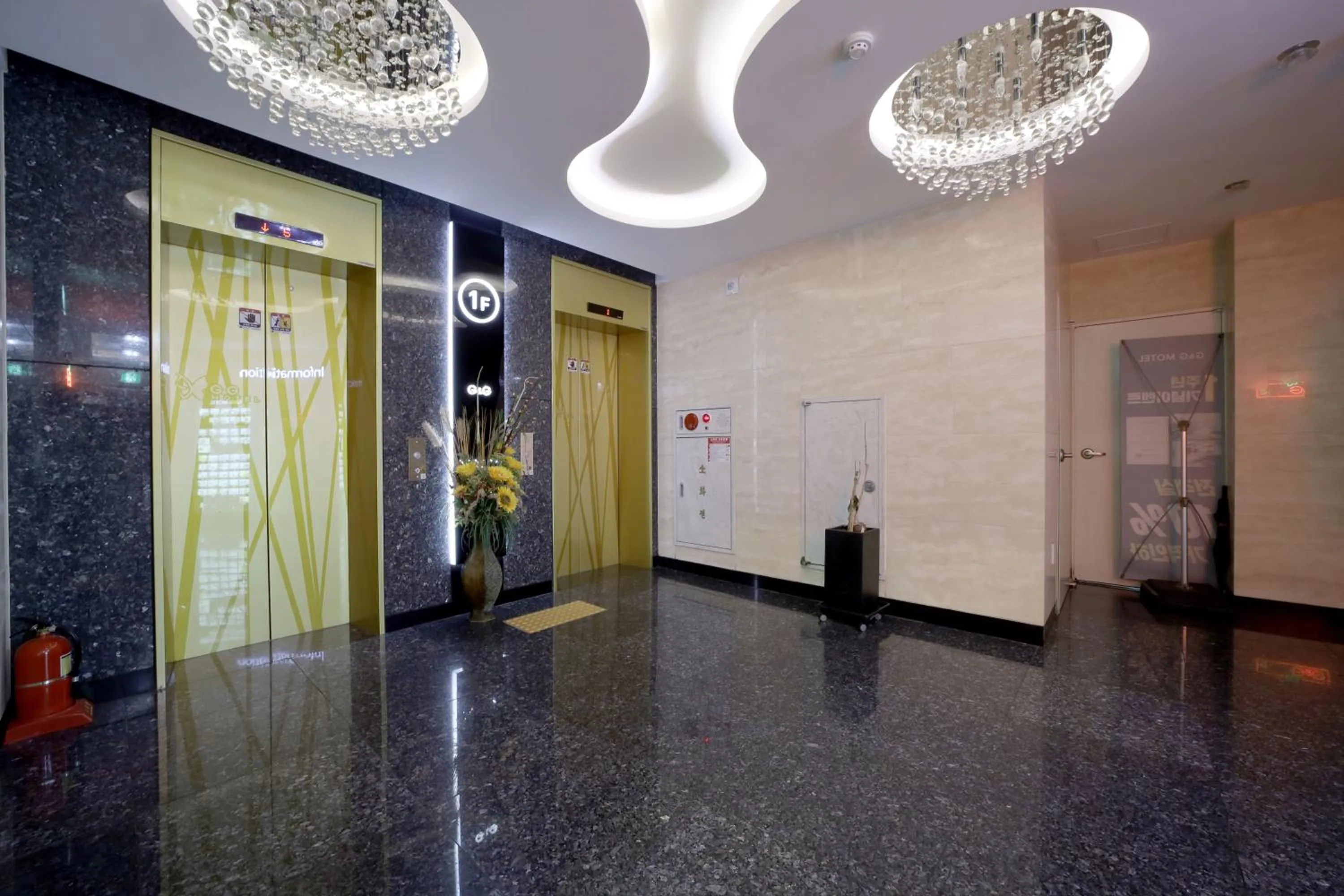 Lobby or reception in G&G Hotel