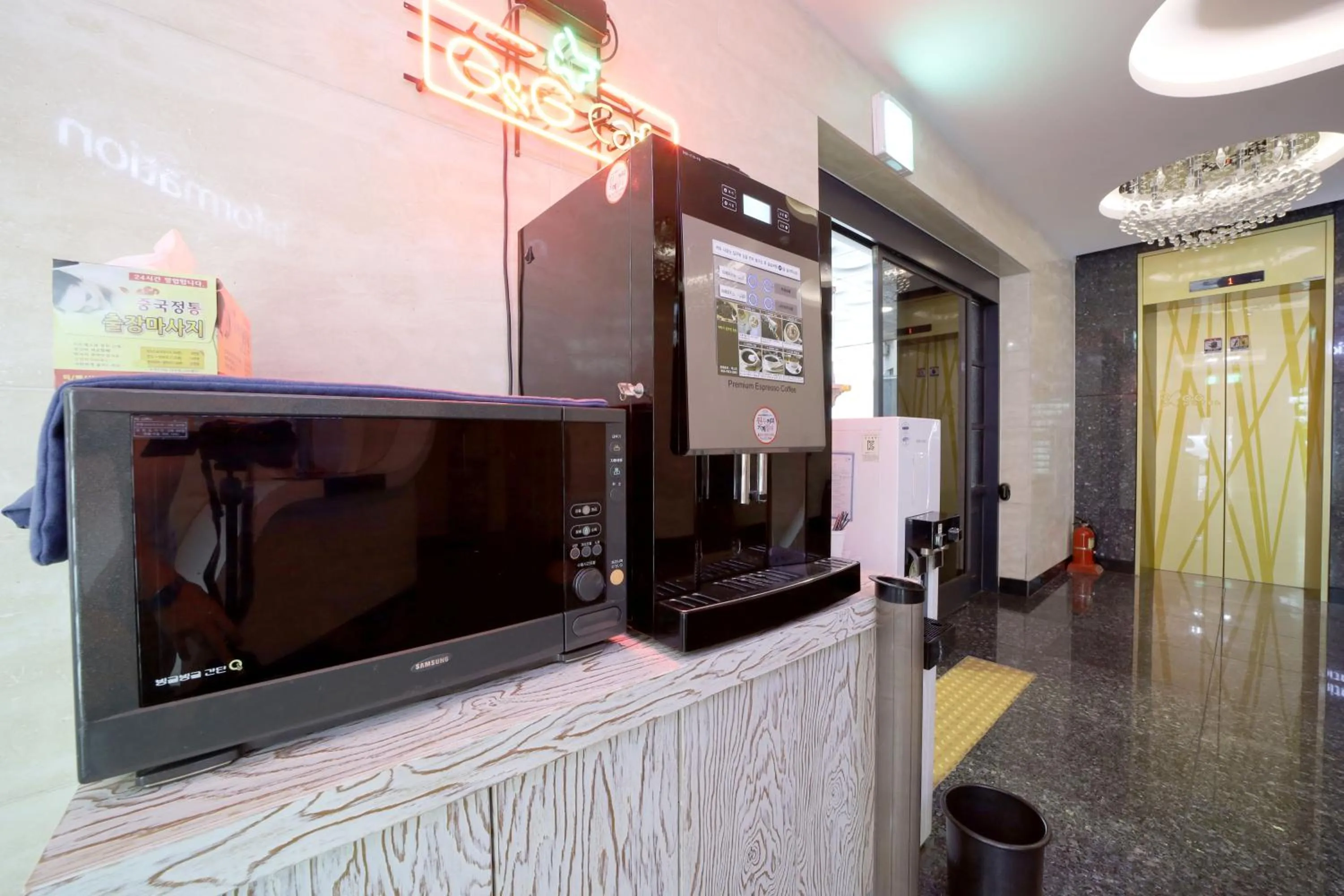 Coffee/tea facilities in G&G Hotel