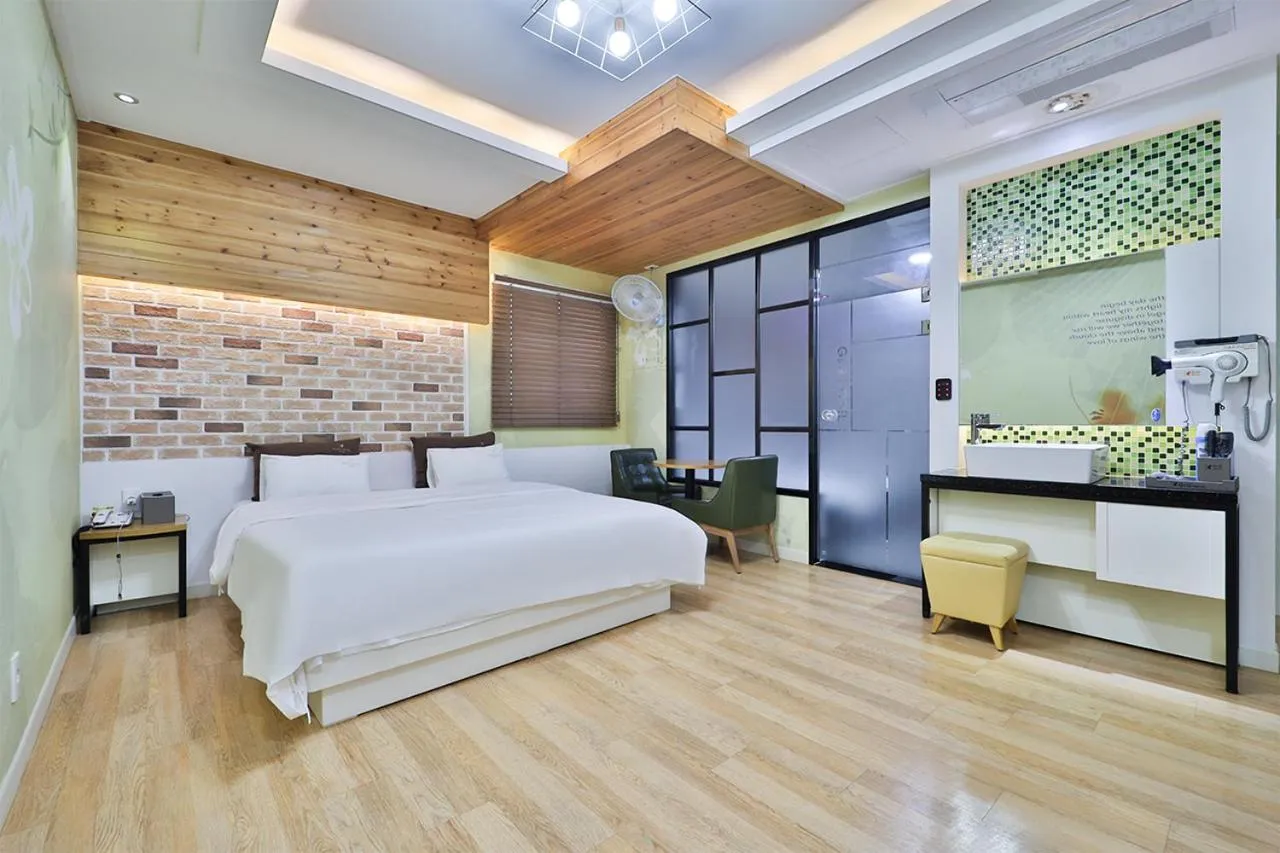 Bedroom, Bed in G&G Hotel