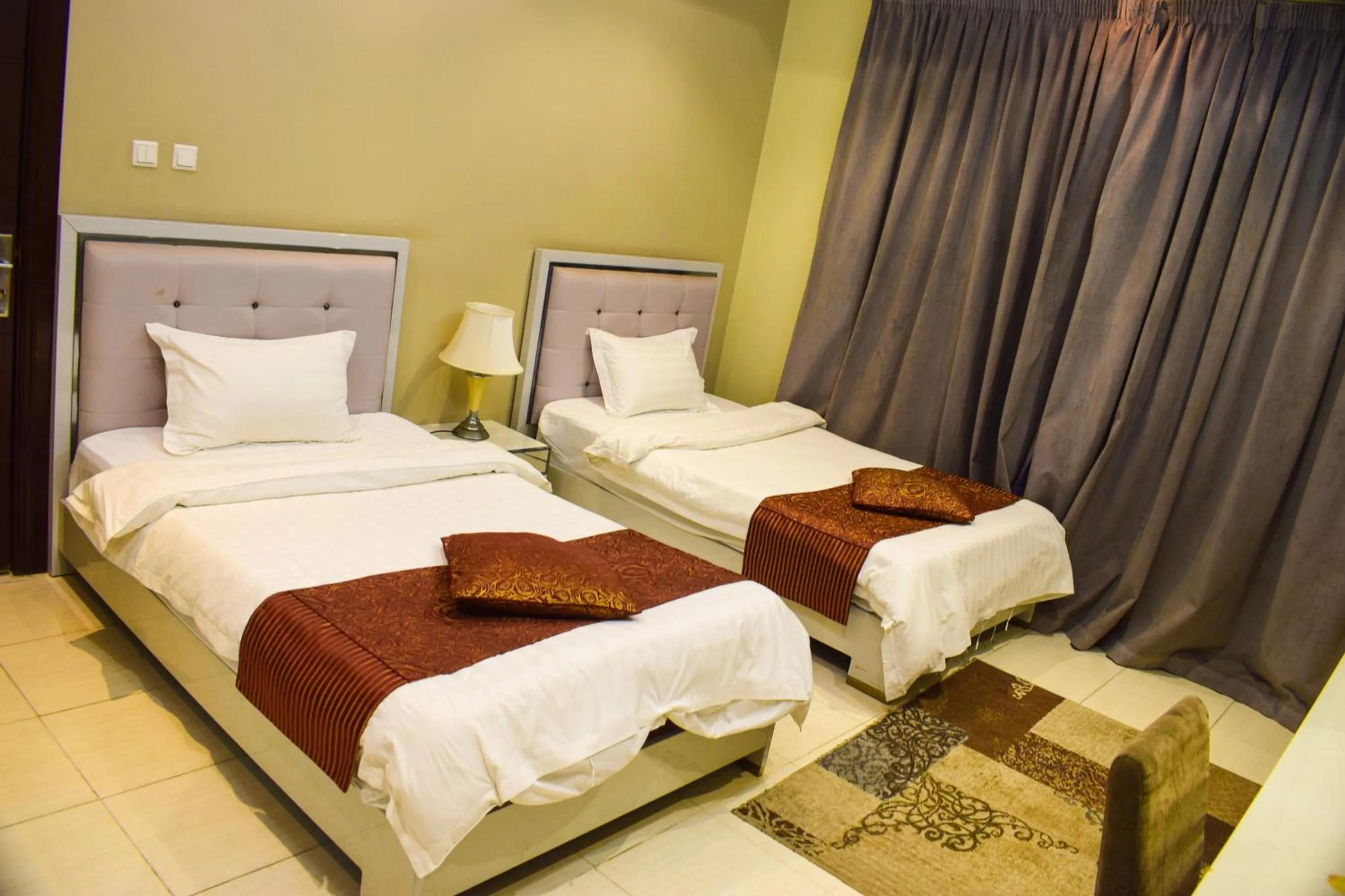 Bed in Arjan Qurtuba Served Apartments