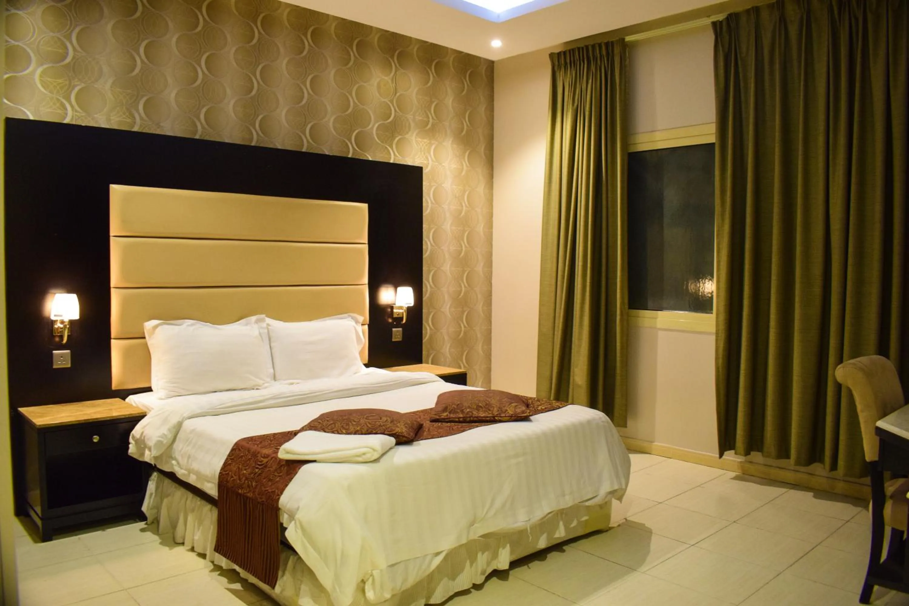 Bed in Arjan Qurtuba Served Apartments