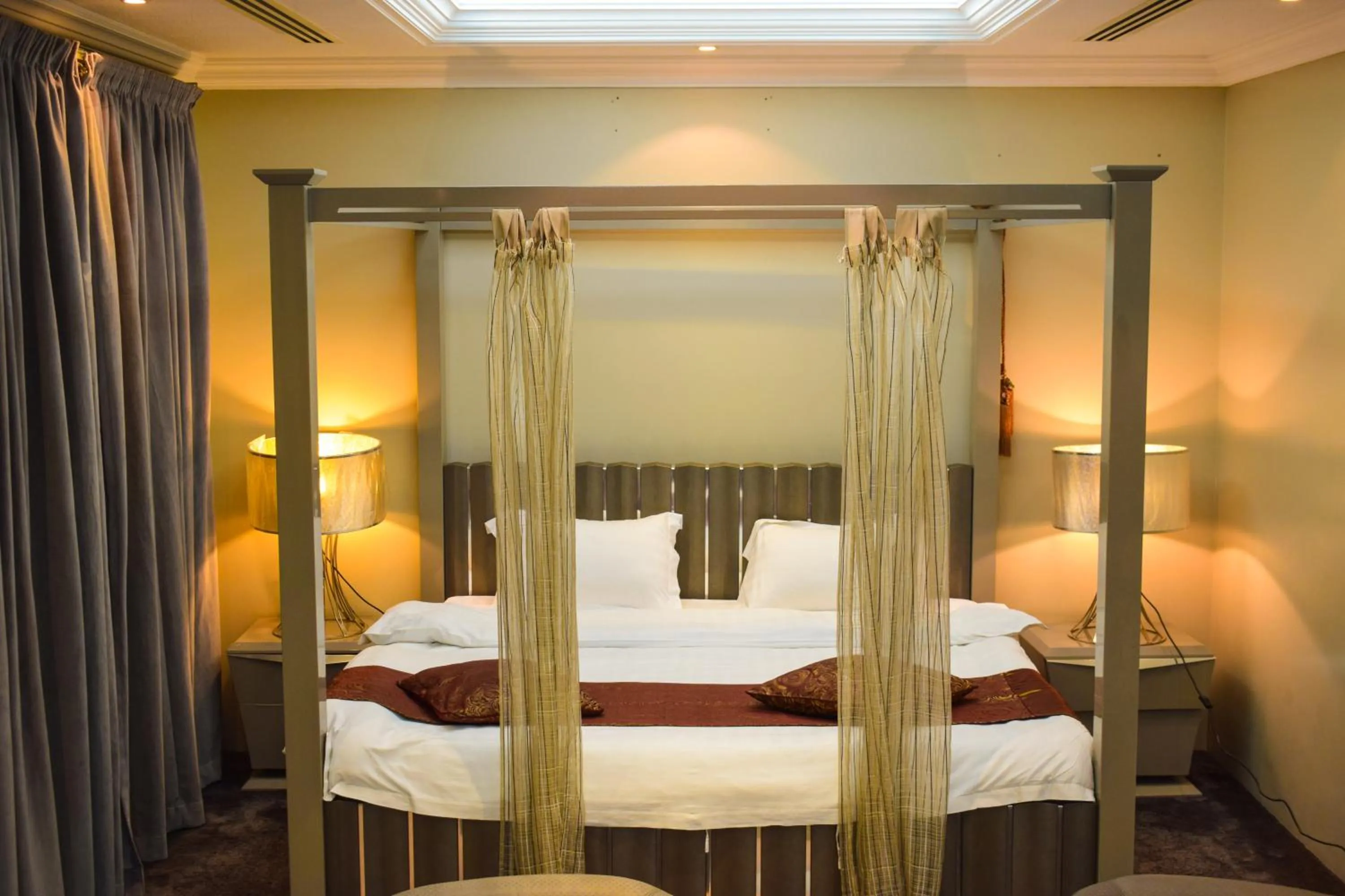 Bed in Arjan Qurtuba Served Apartments