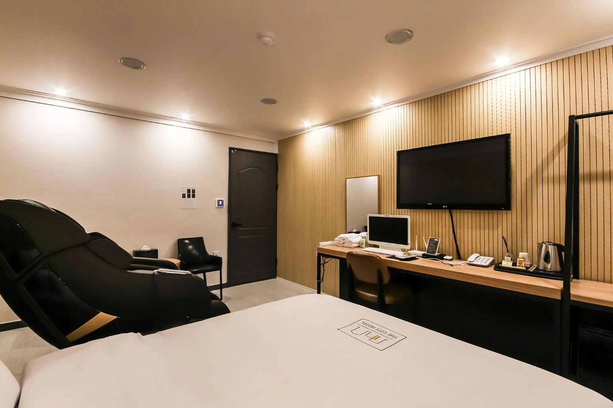 Bed in Hotel The City