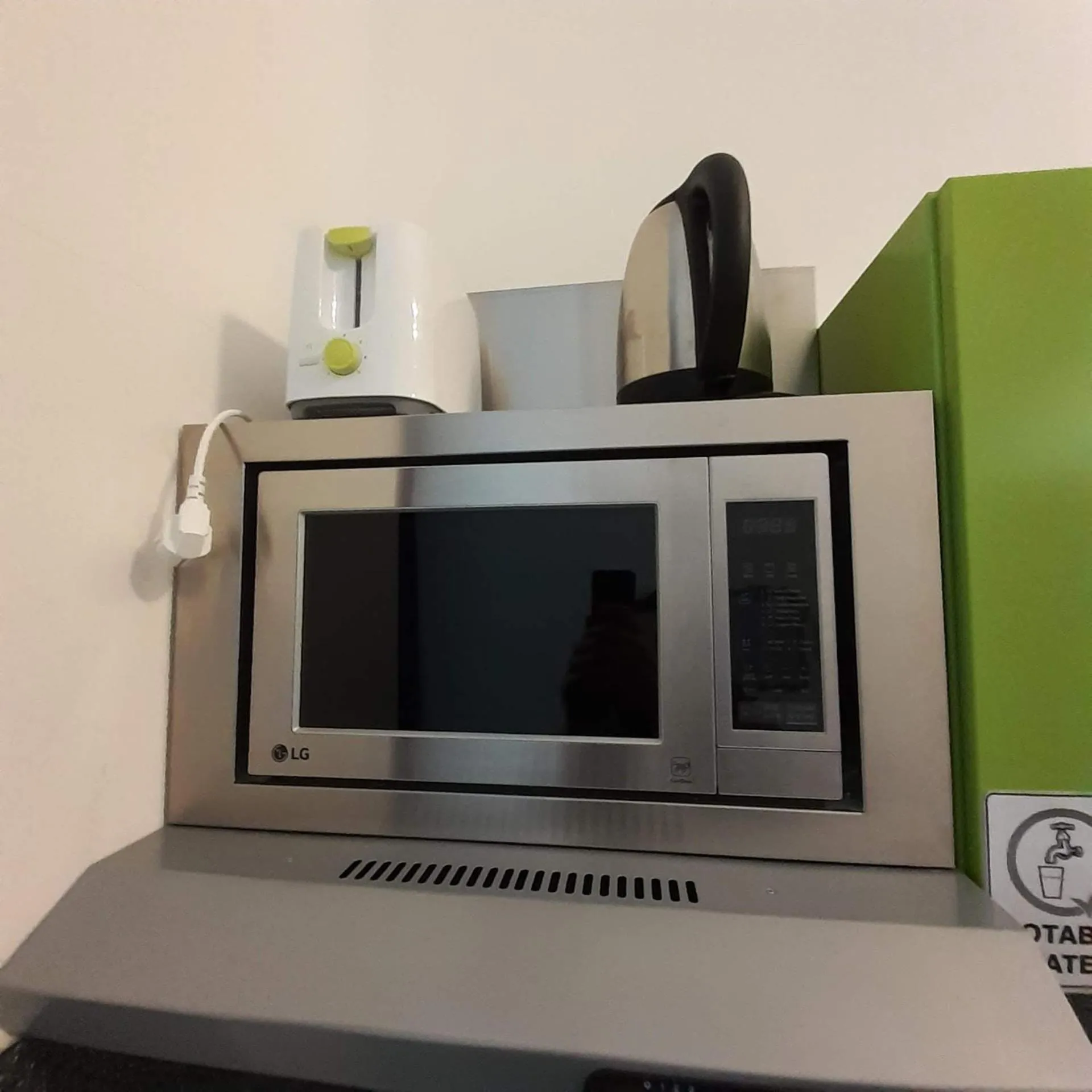 Kitchen or kitchenette in Amber Gardenview Studios Downtown