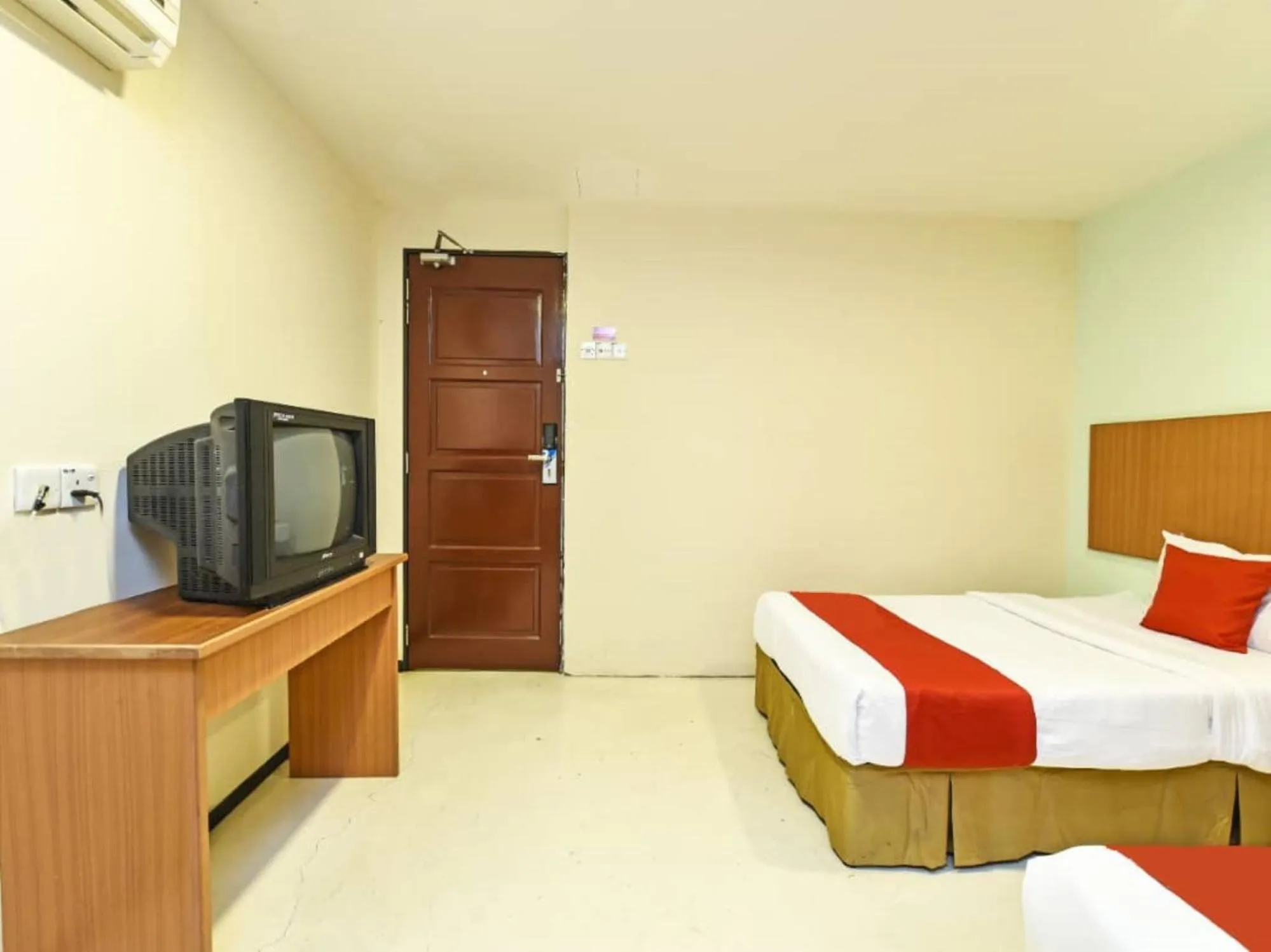 Photo of the whole room, Bed in MRC Hotel Melaka Raya