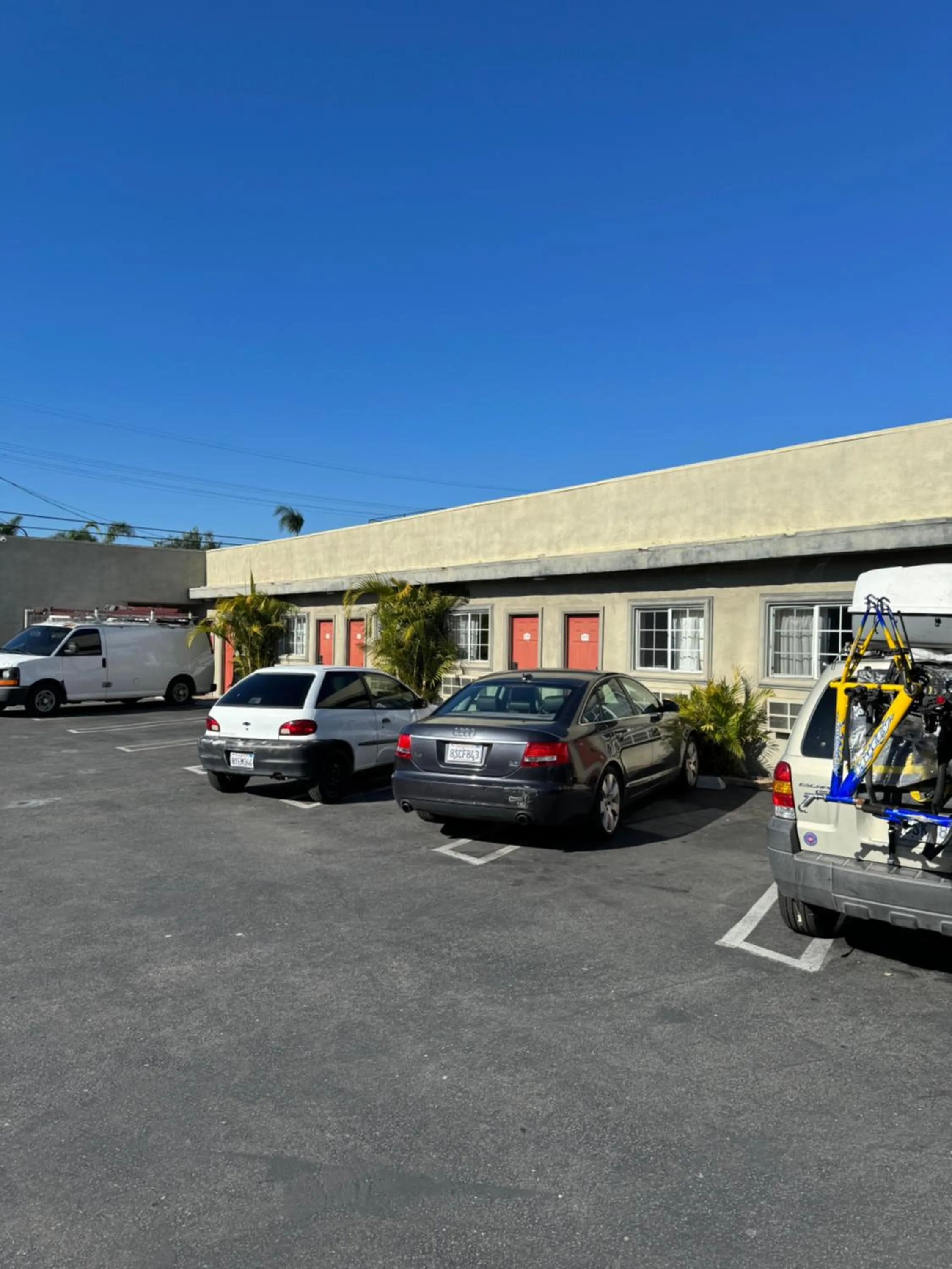 Parking in La Cienega Inn Motel