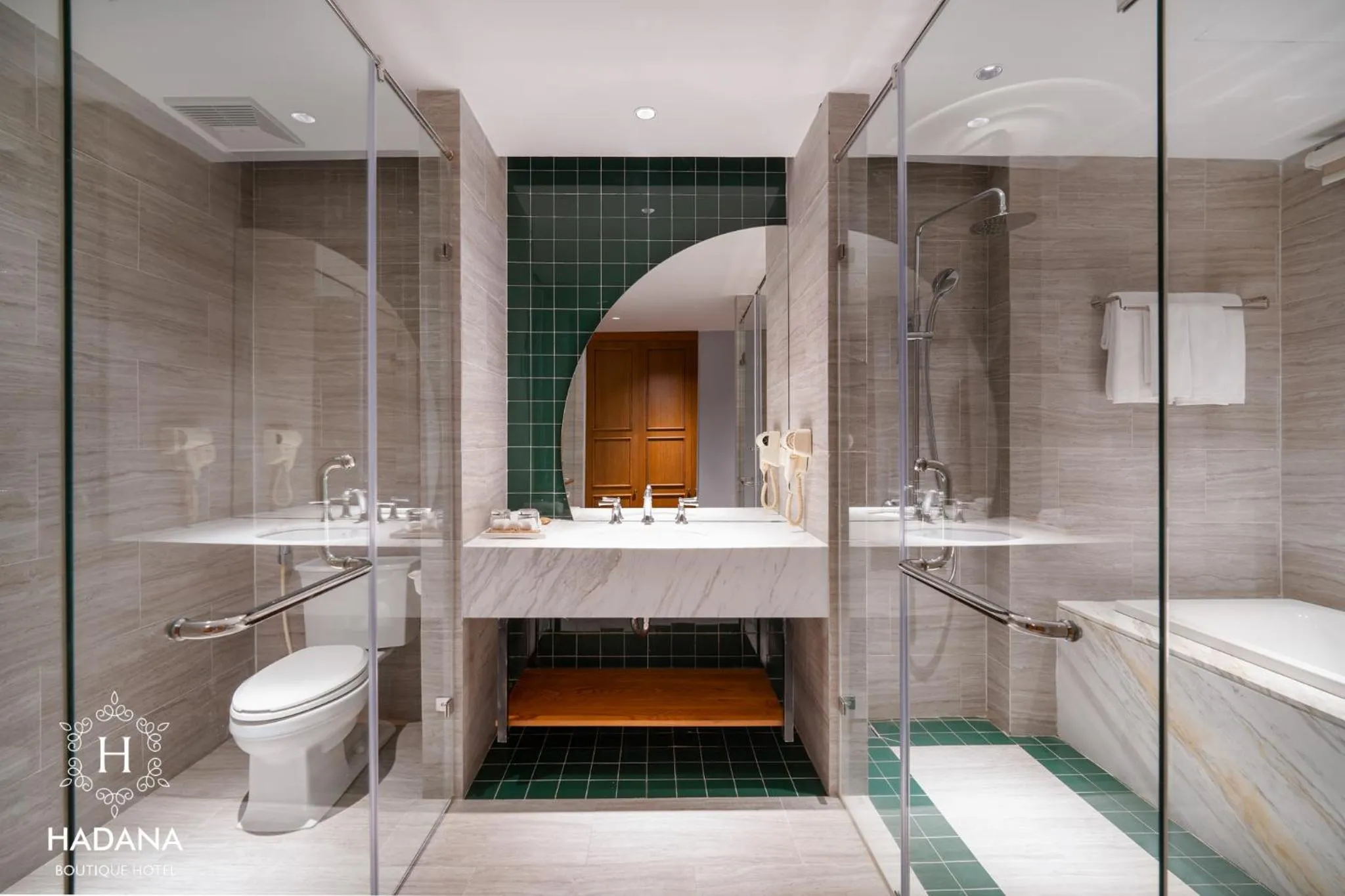 Shower in Hadana Boutique Hotel Danang