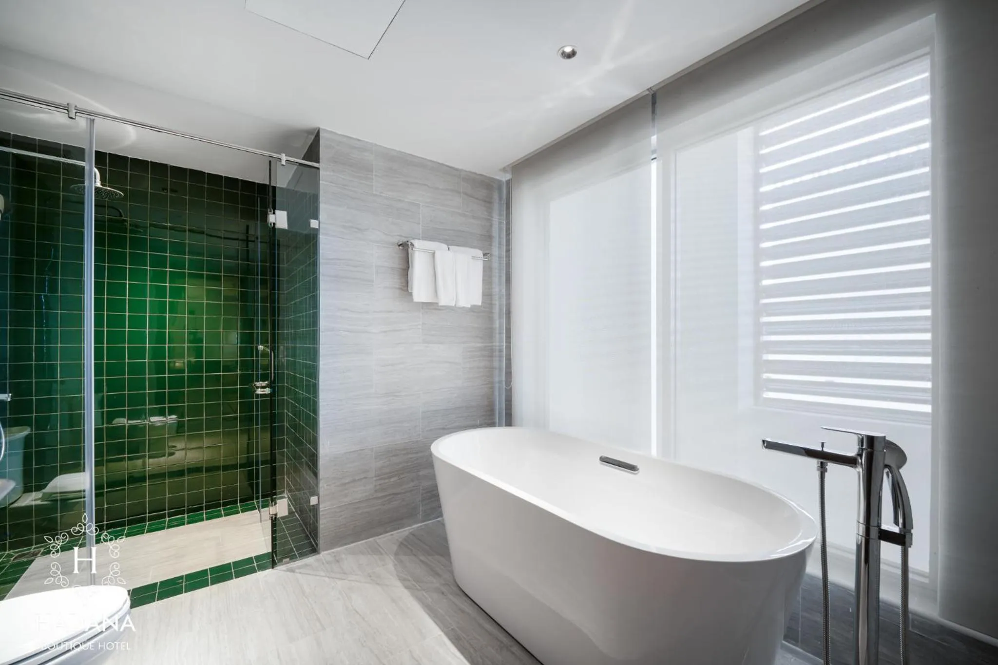 Shower in Hadana Boutique Hotel Danang