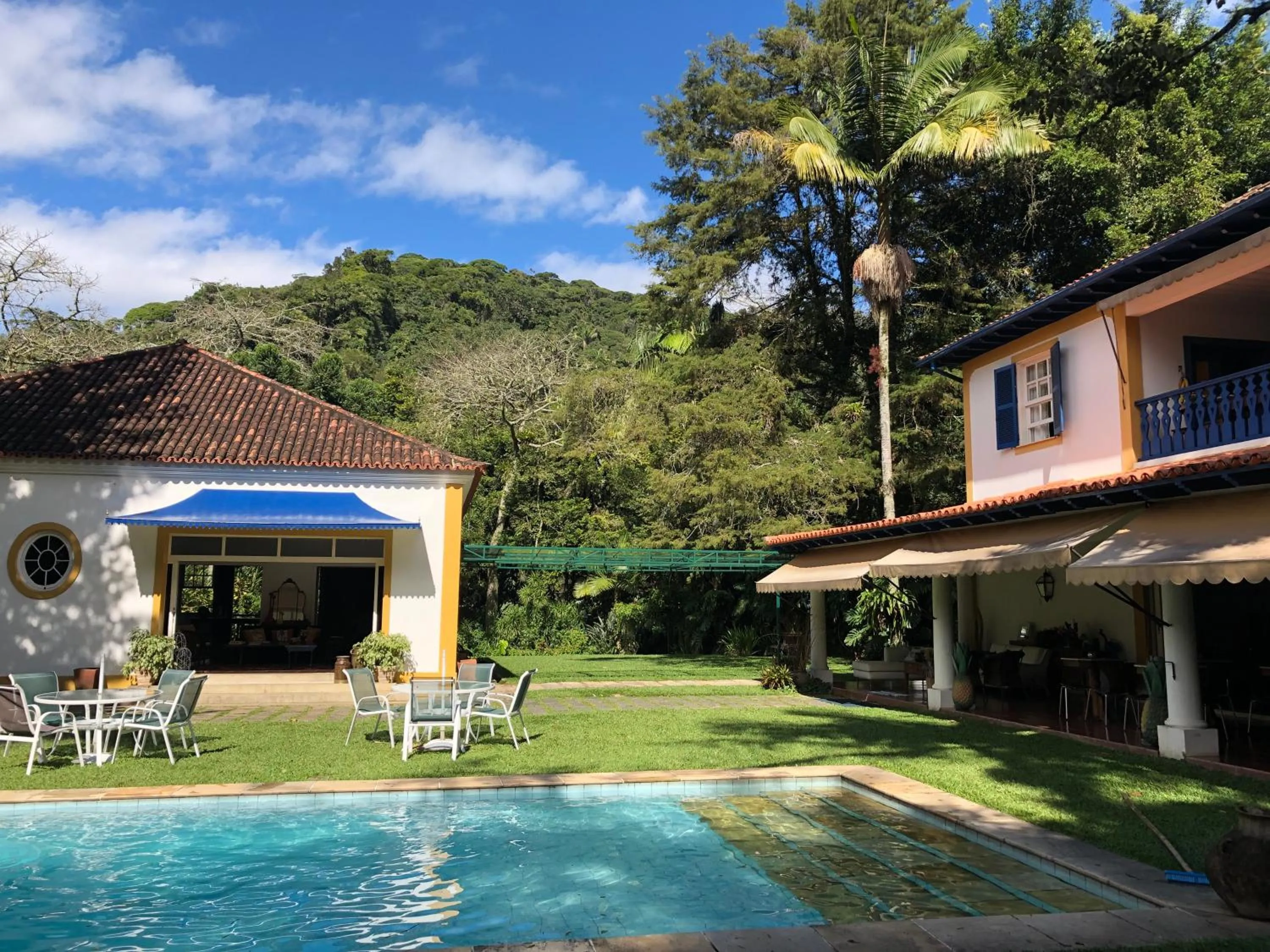 Swimming pool in Pousada Vila Brasil