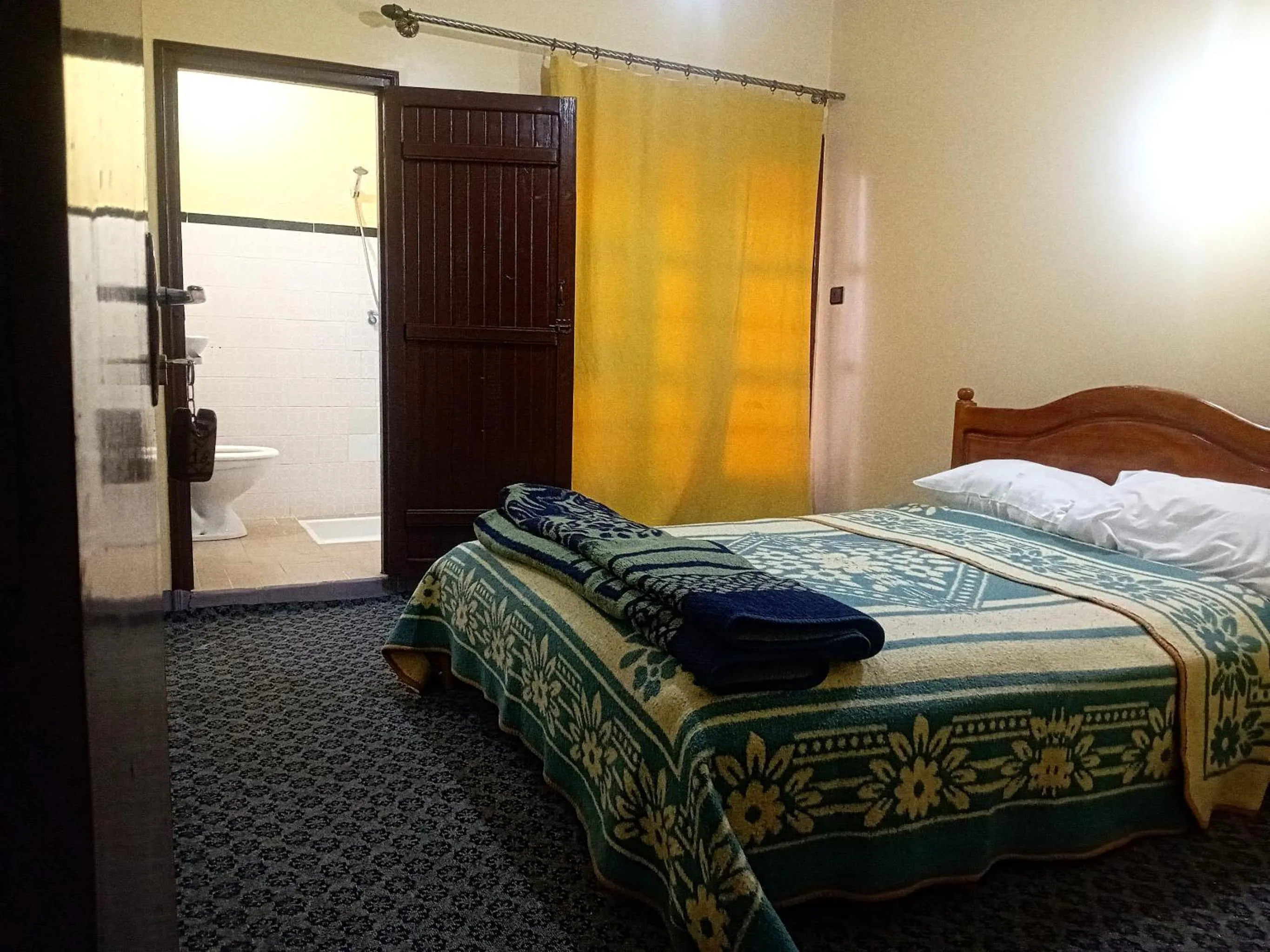 Bed in Hotel Almanader