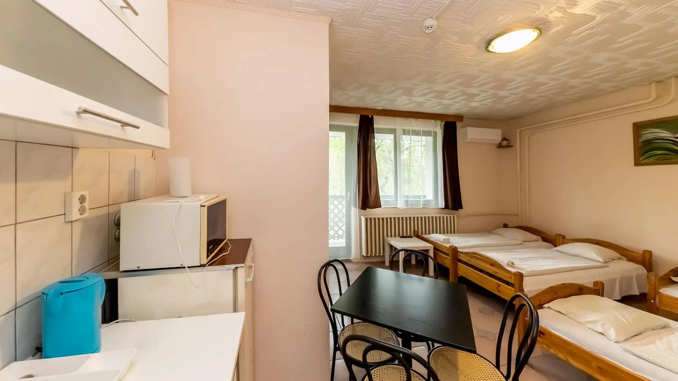 Photo of the whole room, Dining Area in Csillagtúra Panzió