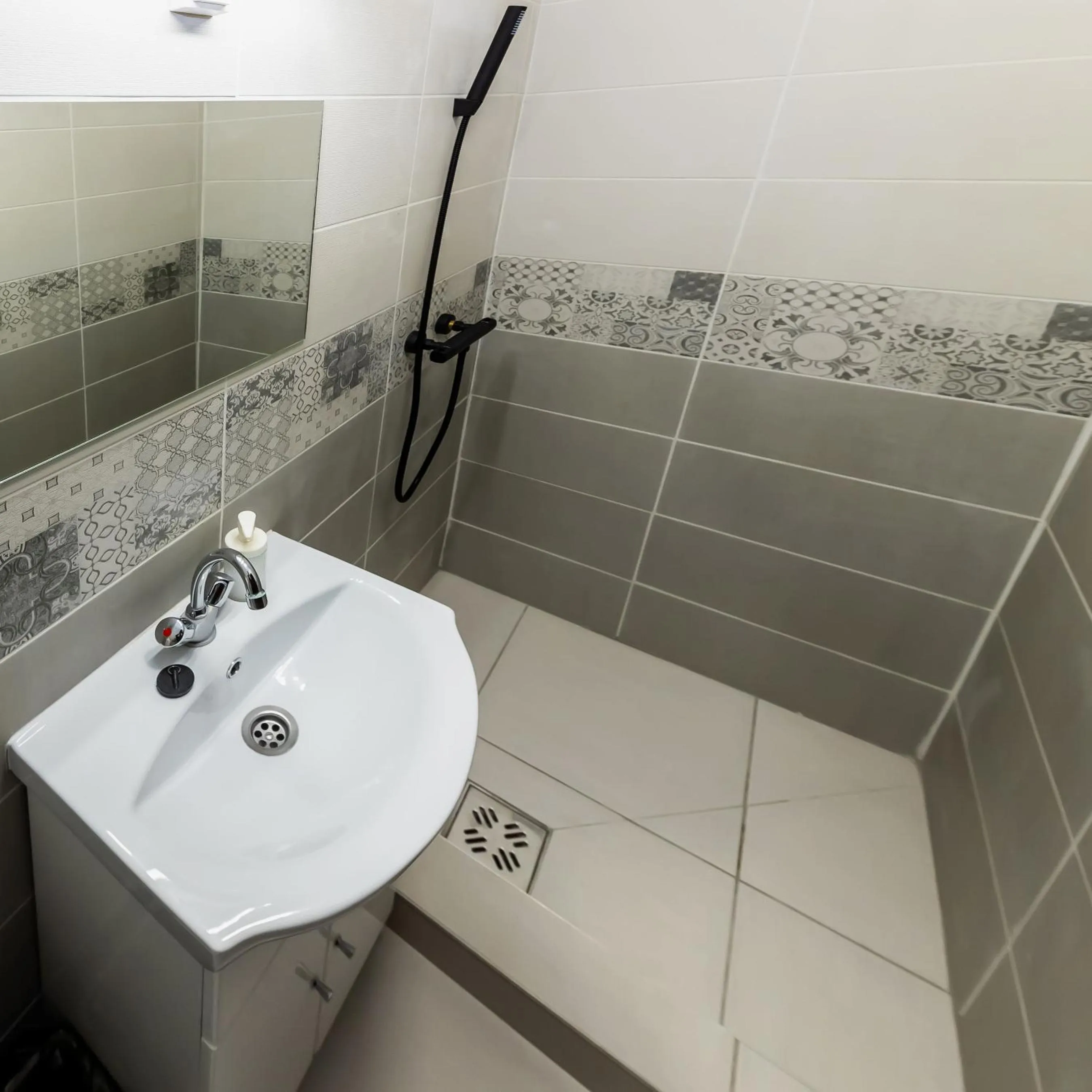 Shower, Bathroom in Csillagtúra Panzió