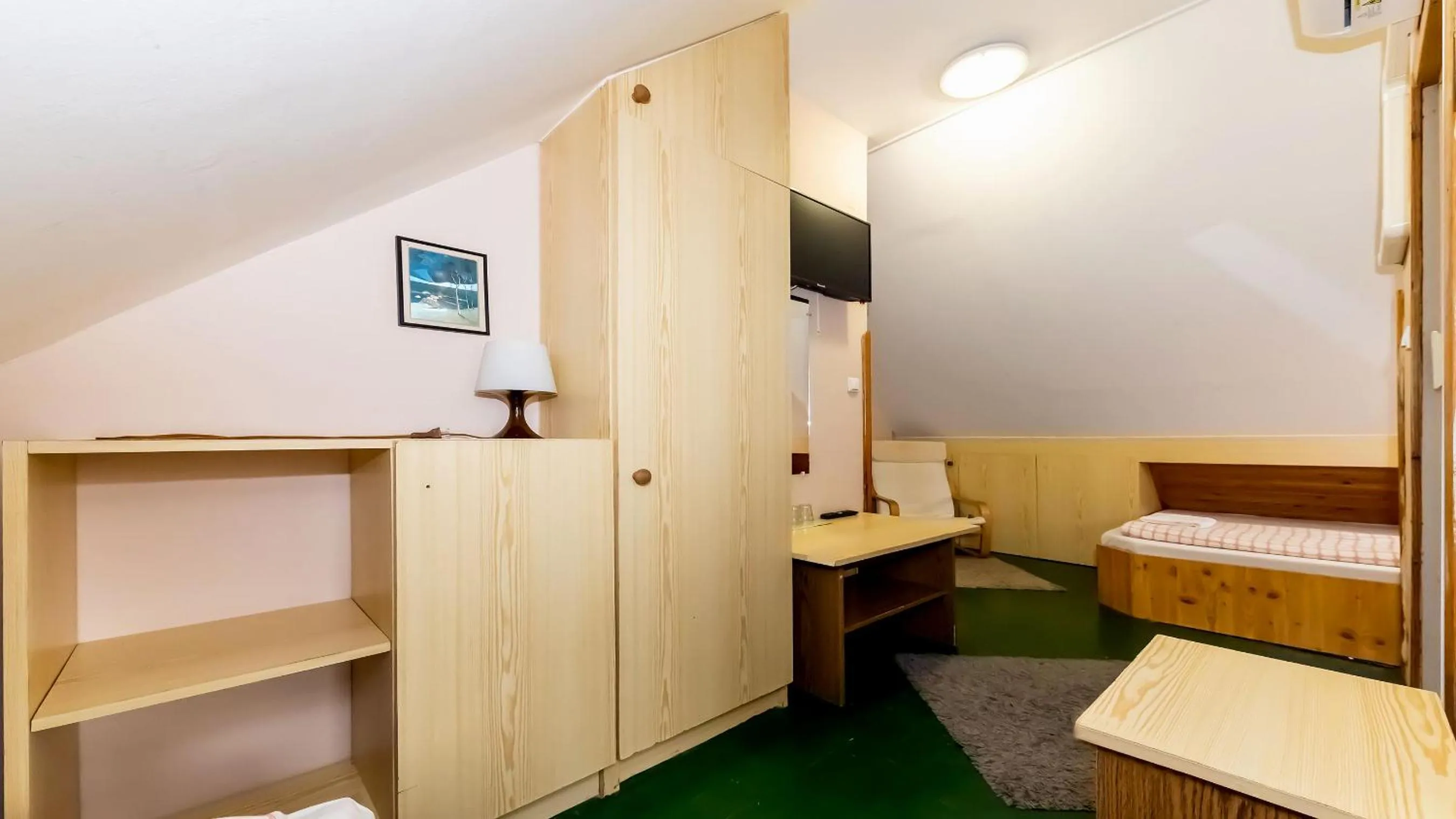 Photo of the whole room in Csillagtúra Panzió