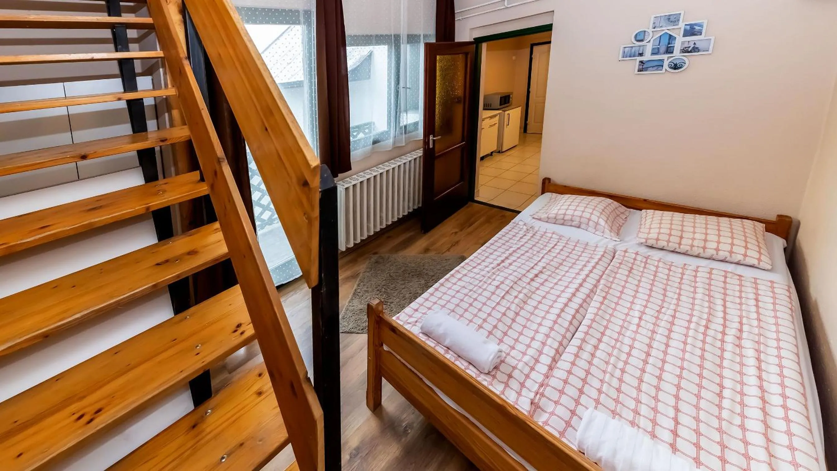 Photo of the whole room in Csillagtúra Panzió