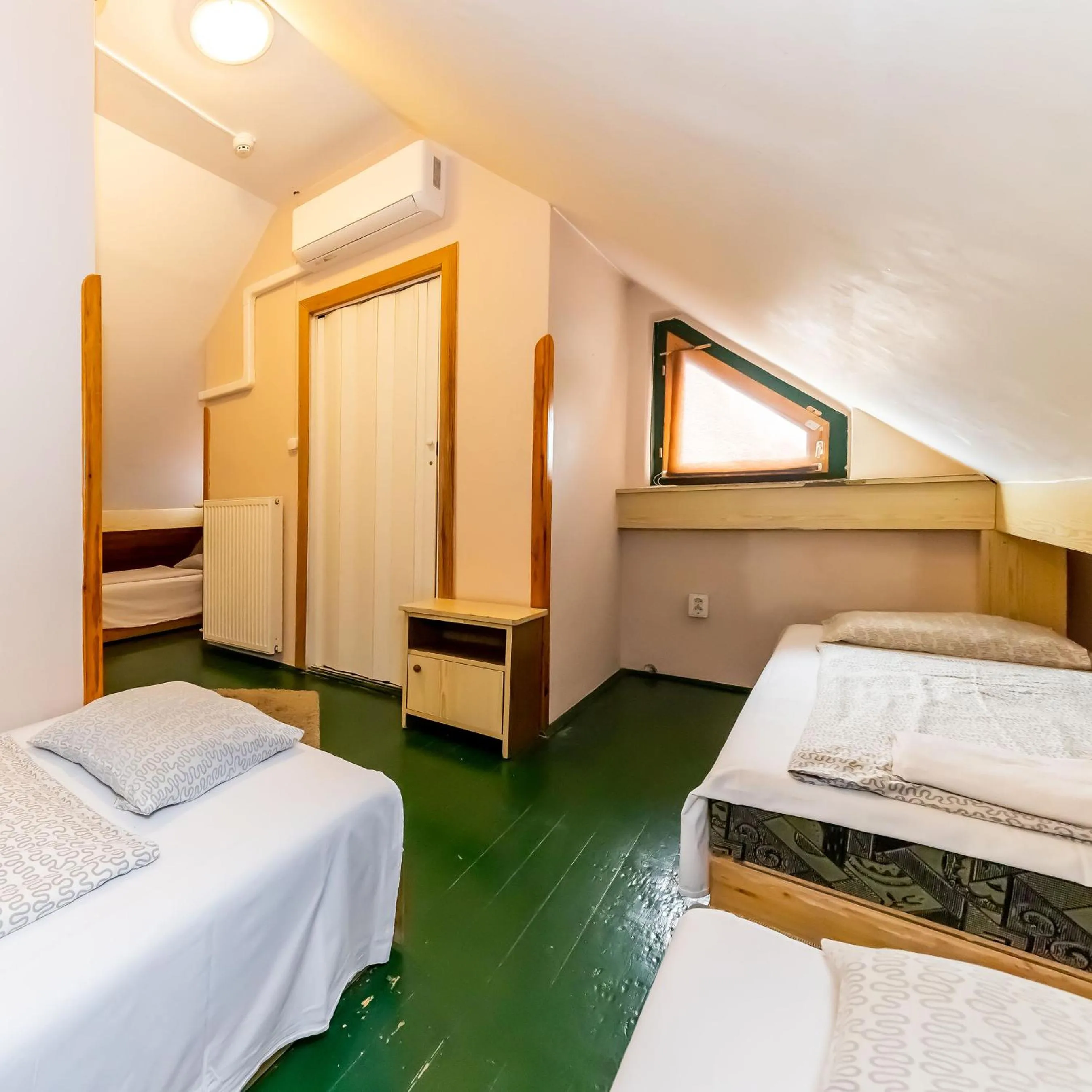 Photo of the whole room in Csillagtúra Panzió