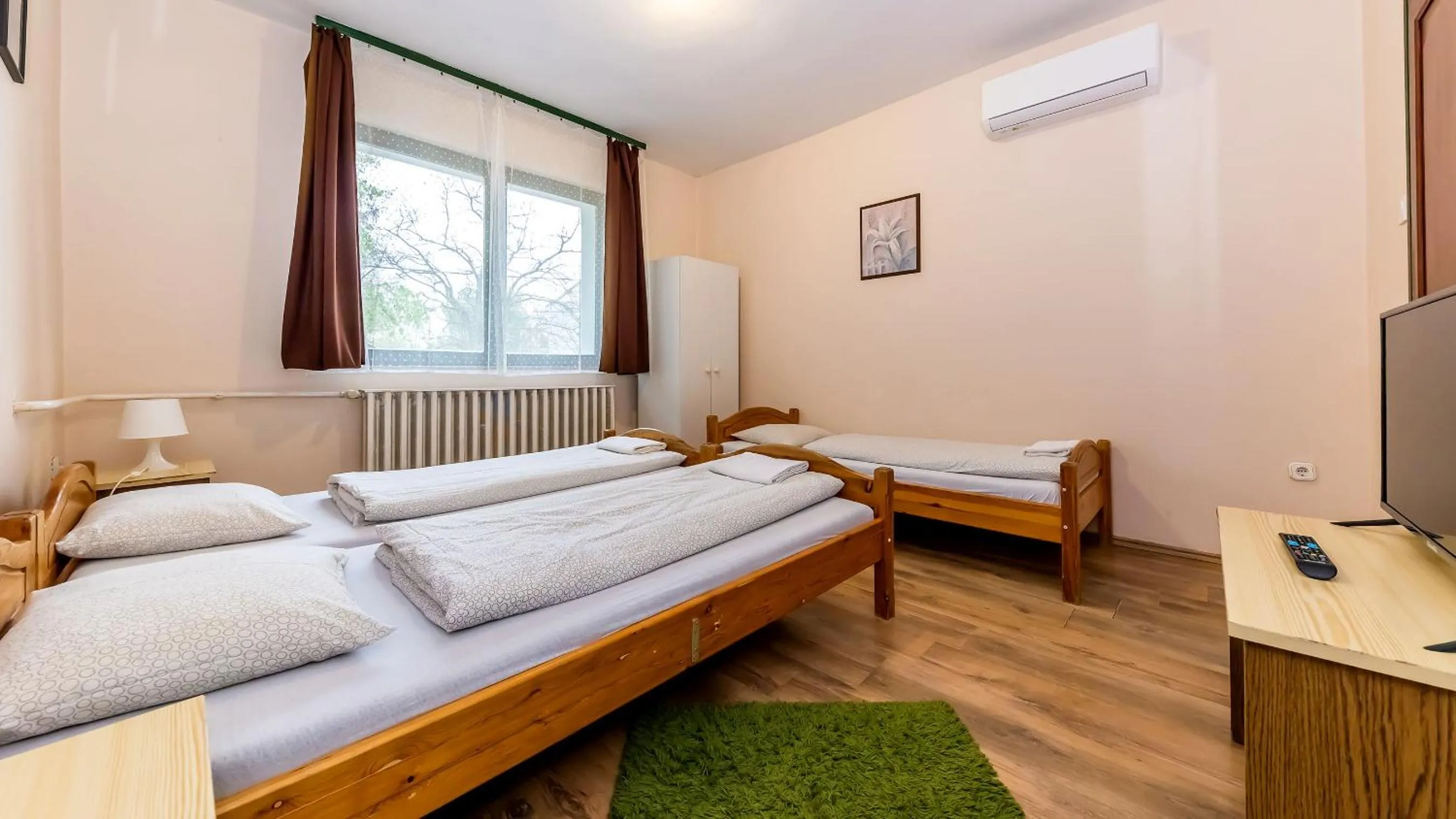 Photo of the whole room in Csillagtúra Panzió