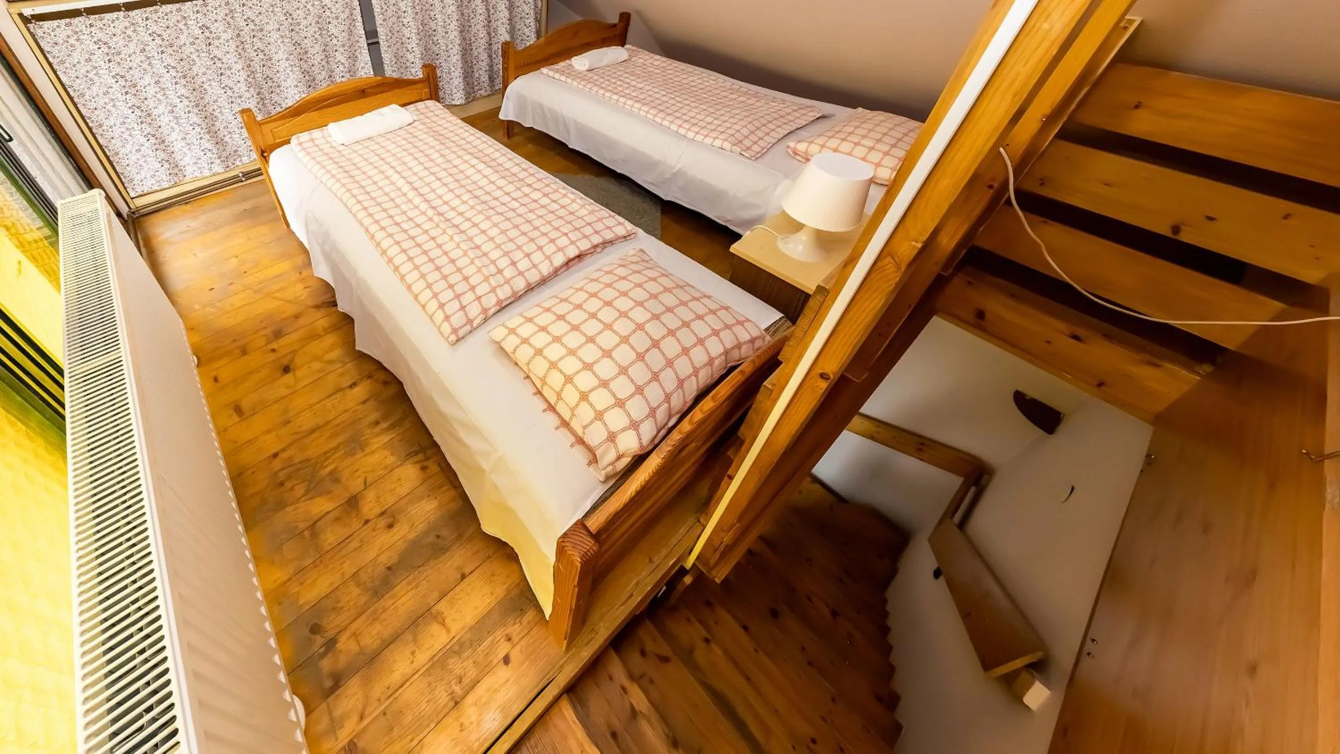 Photo of the whole room in Csillagtúra Panzió