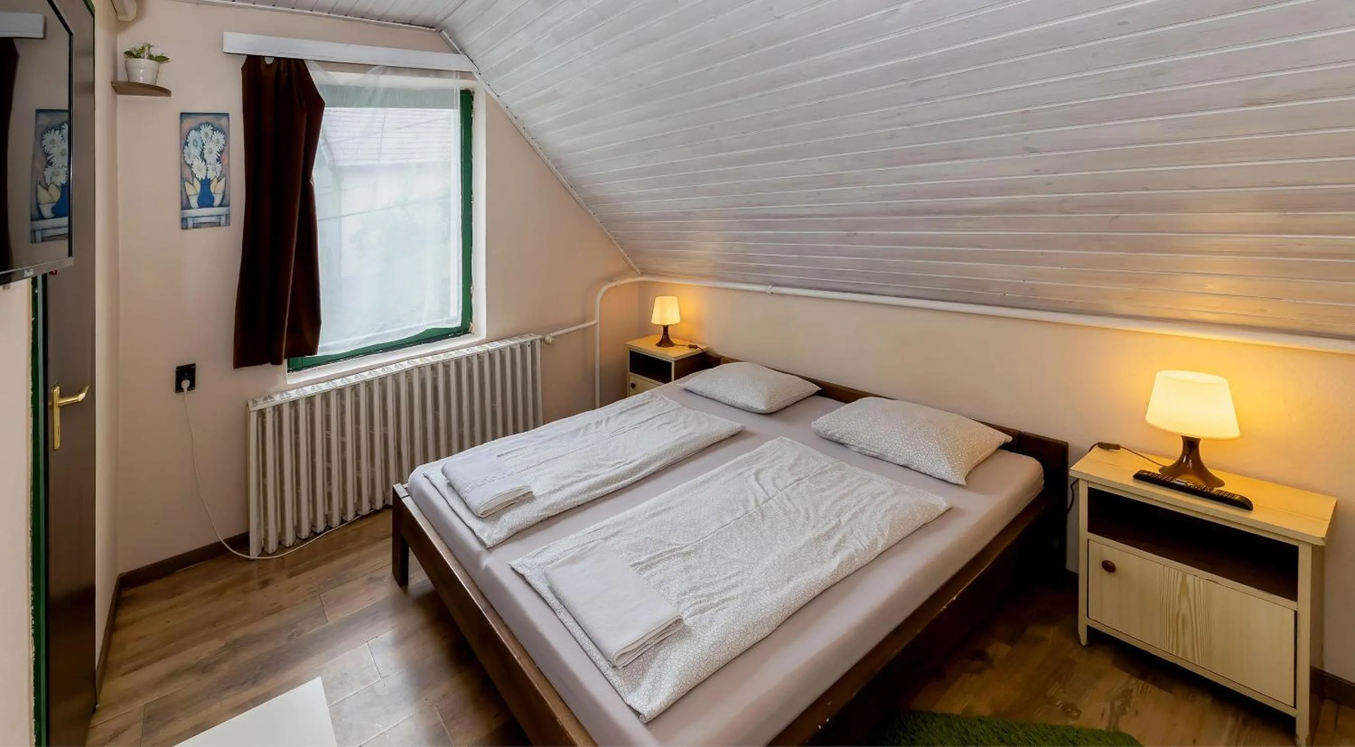 Photo of the whole room in Csillagtúra Panzió