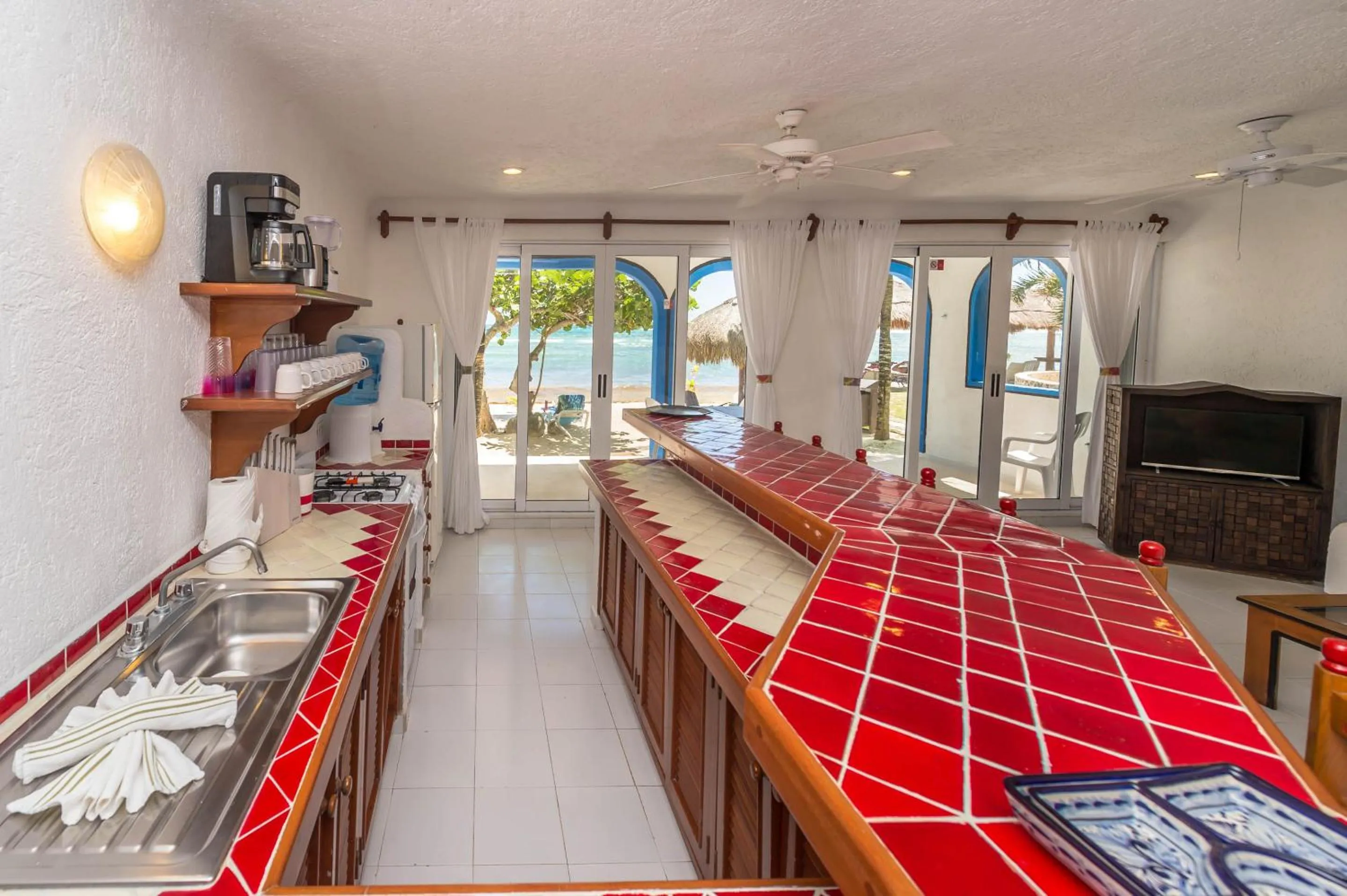 Kitchen or kitchenette in Del Sol Beachfront